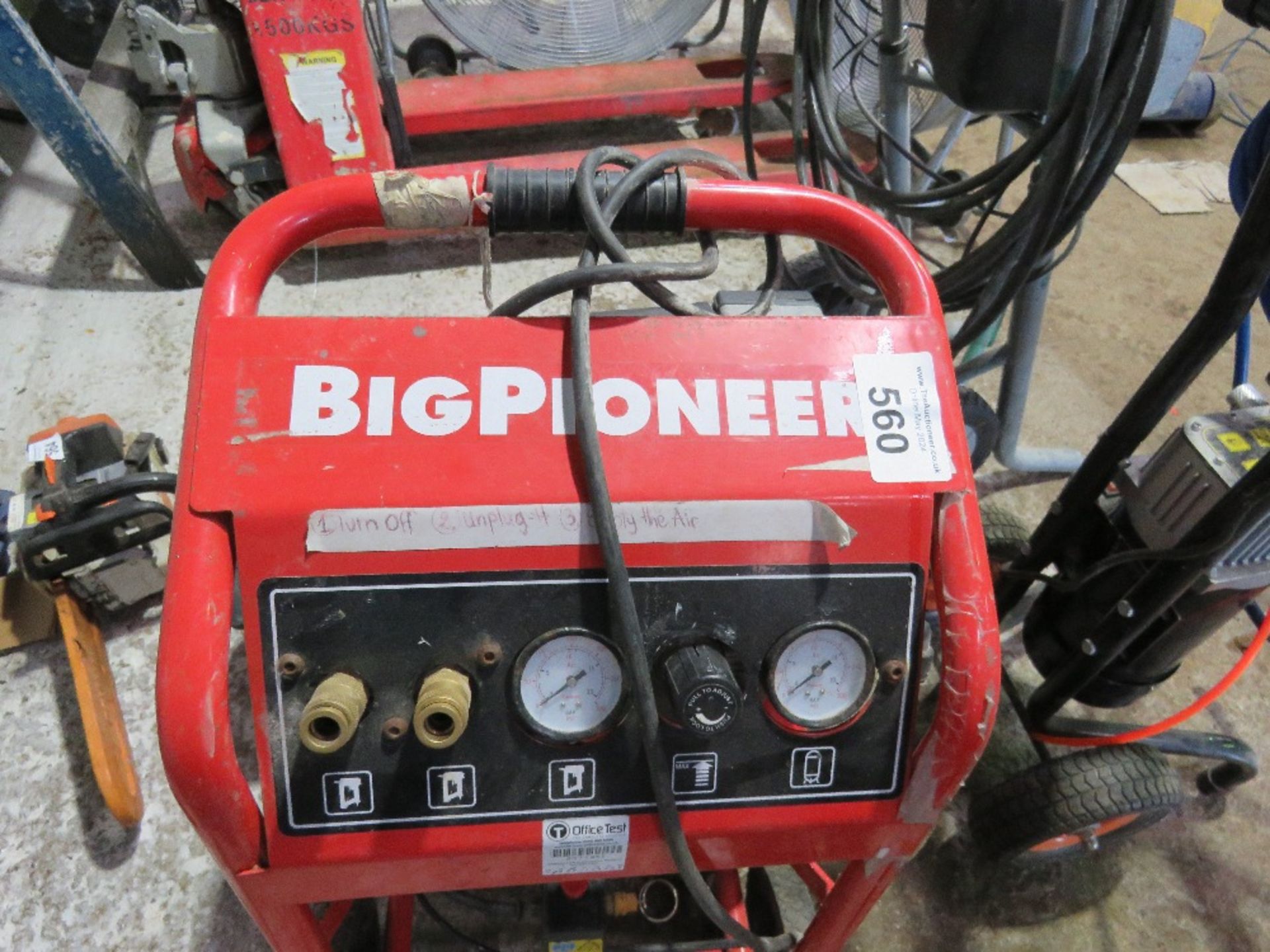 BIG POWER 240VOLT POWERED COMPRESSOR.....THIS LOT IS SOLD UNDER THE AUCTIONEERS MARGIN SCHEME, THERE - Image 3 of 5