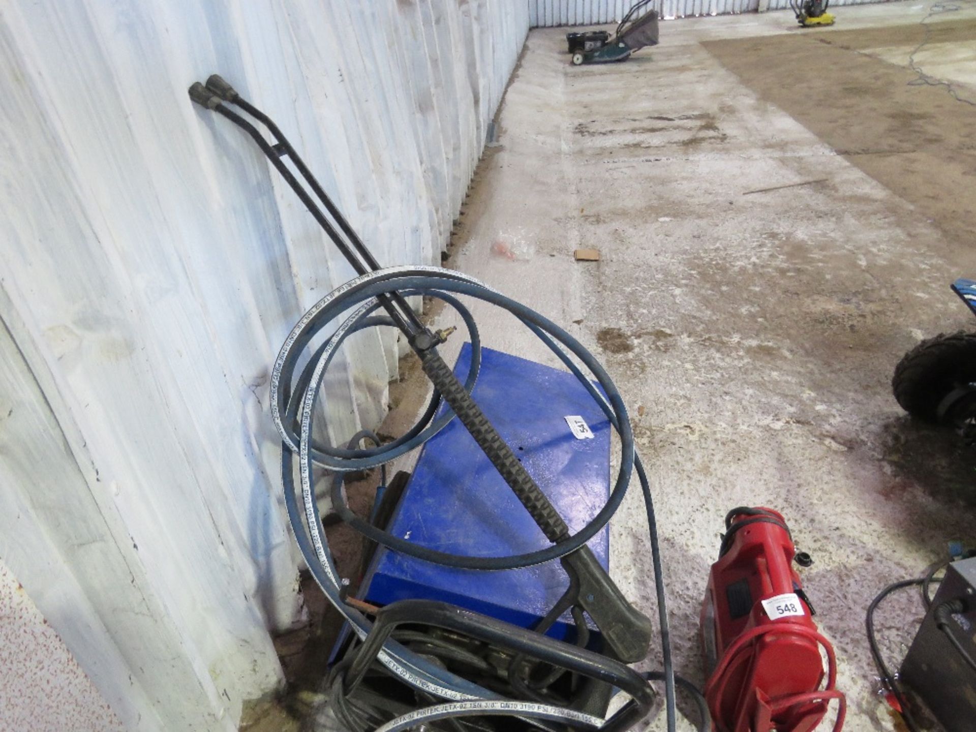 PRESSURE WASHER 240VOLT POWERED. - Image 4 of 5