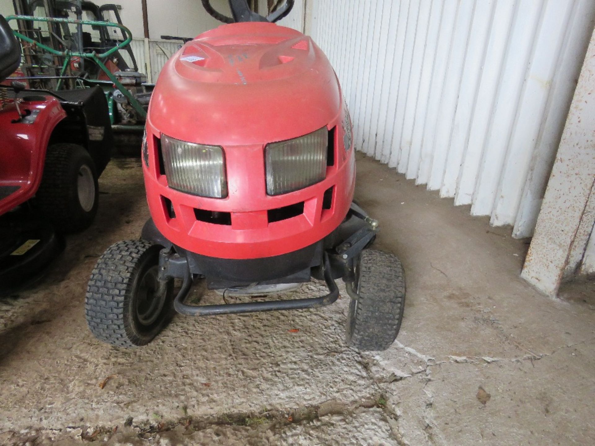 MOUNTFIELD 1740H HYDRO RIDE ON MOWER WITH COLLECTOR, NO SEAT....THIS LOT IS SOLD UNDER THE AUCTIONEE - Image 2 of 9