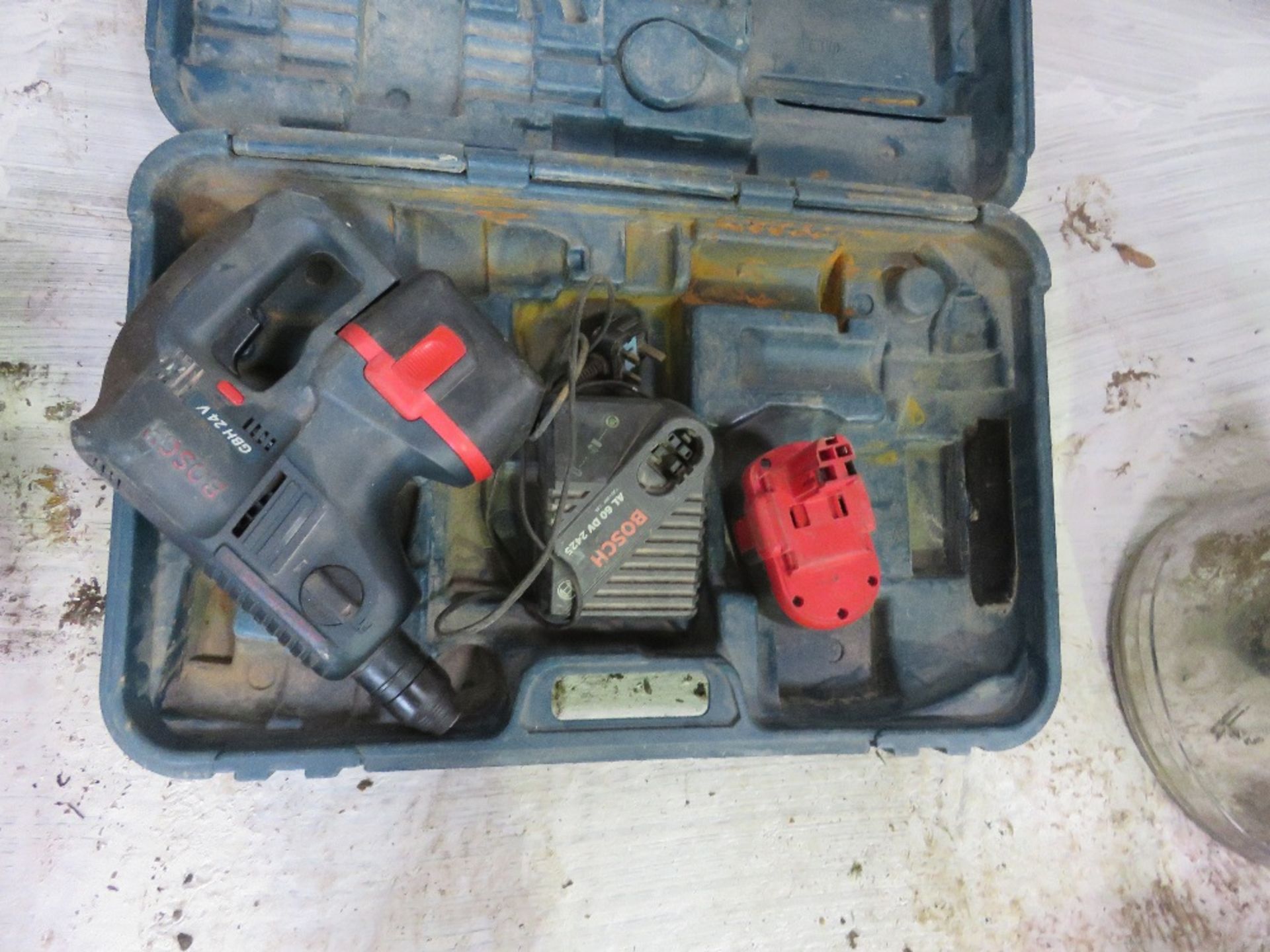 BOSCH 24VOLT BATTERY DRILL. - Image 3 of 3