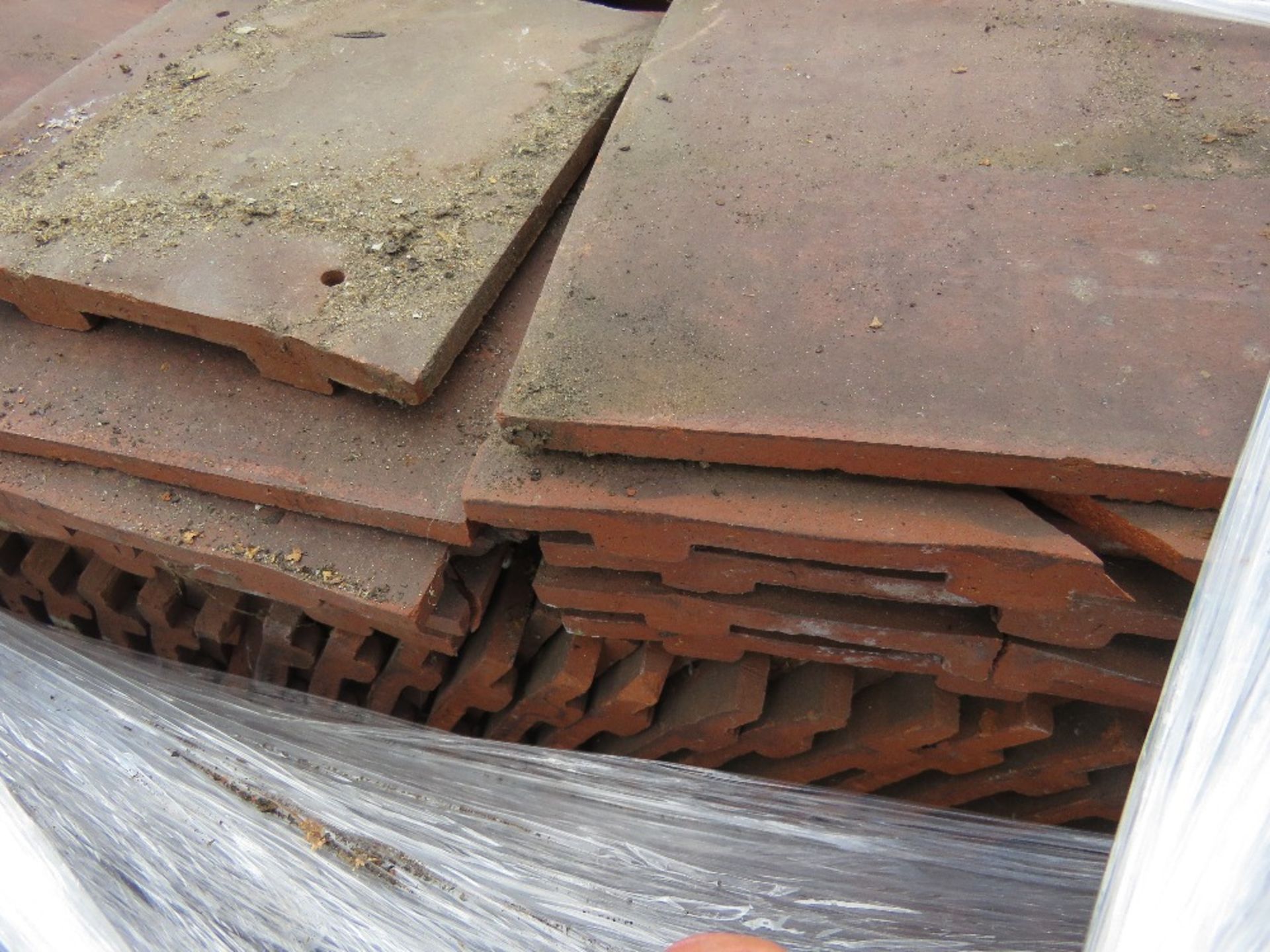 PALLET OF PEG TILES AND RIDGE TILES.....THIS LOT IS SOLD UNDER THE AUCTIONEERS MARGIN SCHEME, THEREF - Image 4 of 4