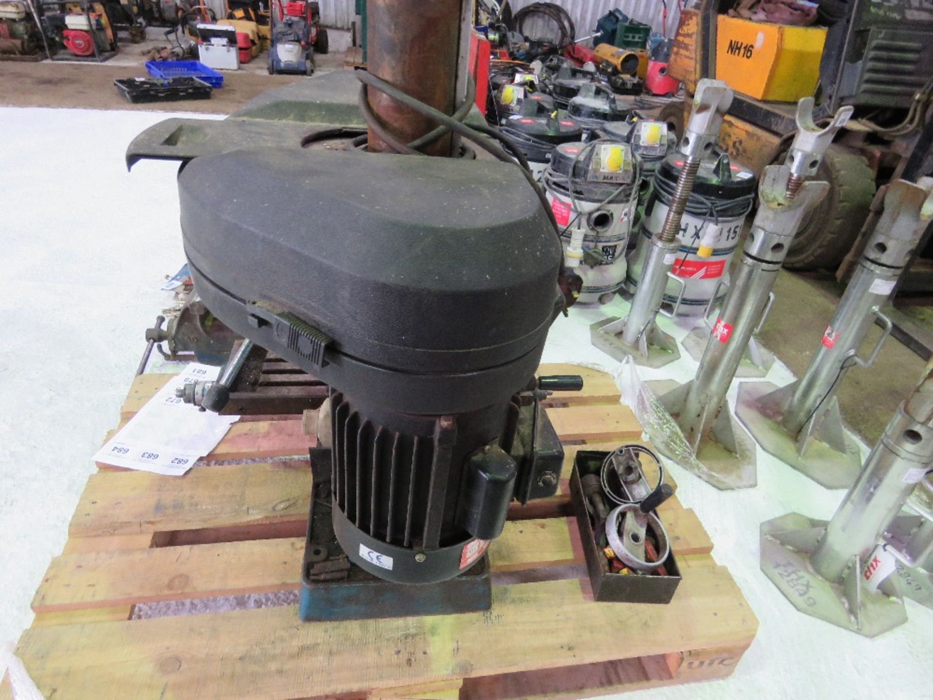 CLARKE METALWORKER MINI MILL/DRILL WITH SOME TOOLING AS SHOWN, 240VOLT POWERED. WORKING WHEN RECENTL - Image 3 of 8