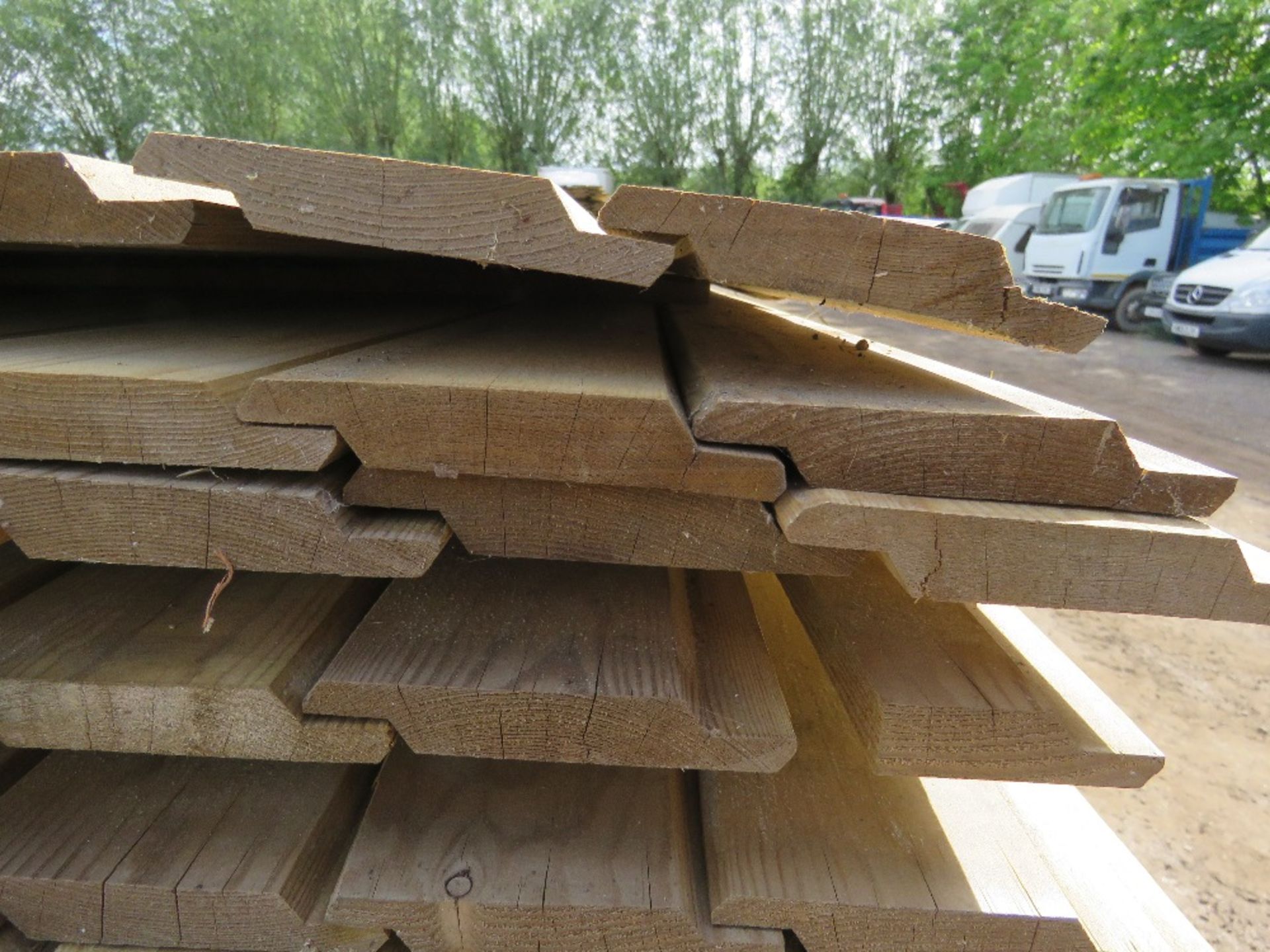 DOUBLE SIZED EXTRA LARGE PACK OF TREATED OVERLAP SHIPLAP TIMBER CLADDING BOARDS 19MM X 100MM. TWO SI - Image 4 of 5