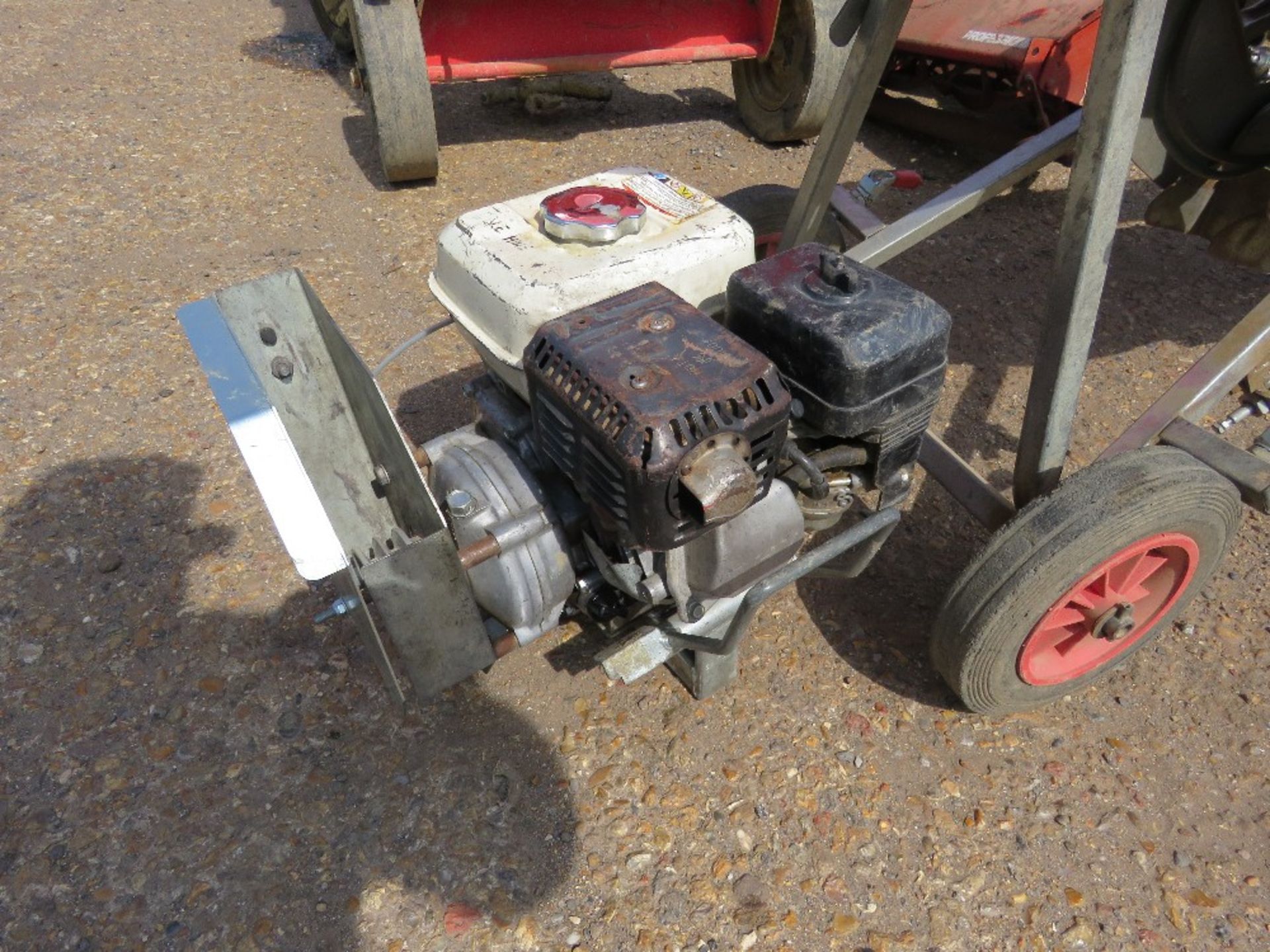 BUMPA PETROL ENGINED TILE HOIST WITH HONDA ENGINE, 32FT OVERALL LENGTH APPROX. - Image 2 of 15