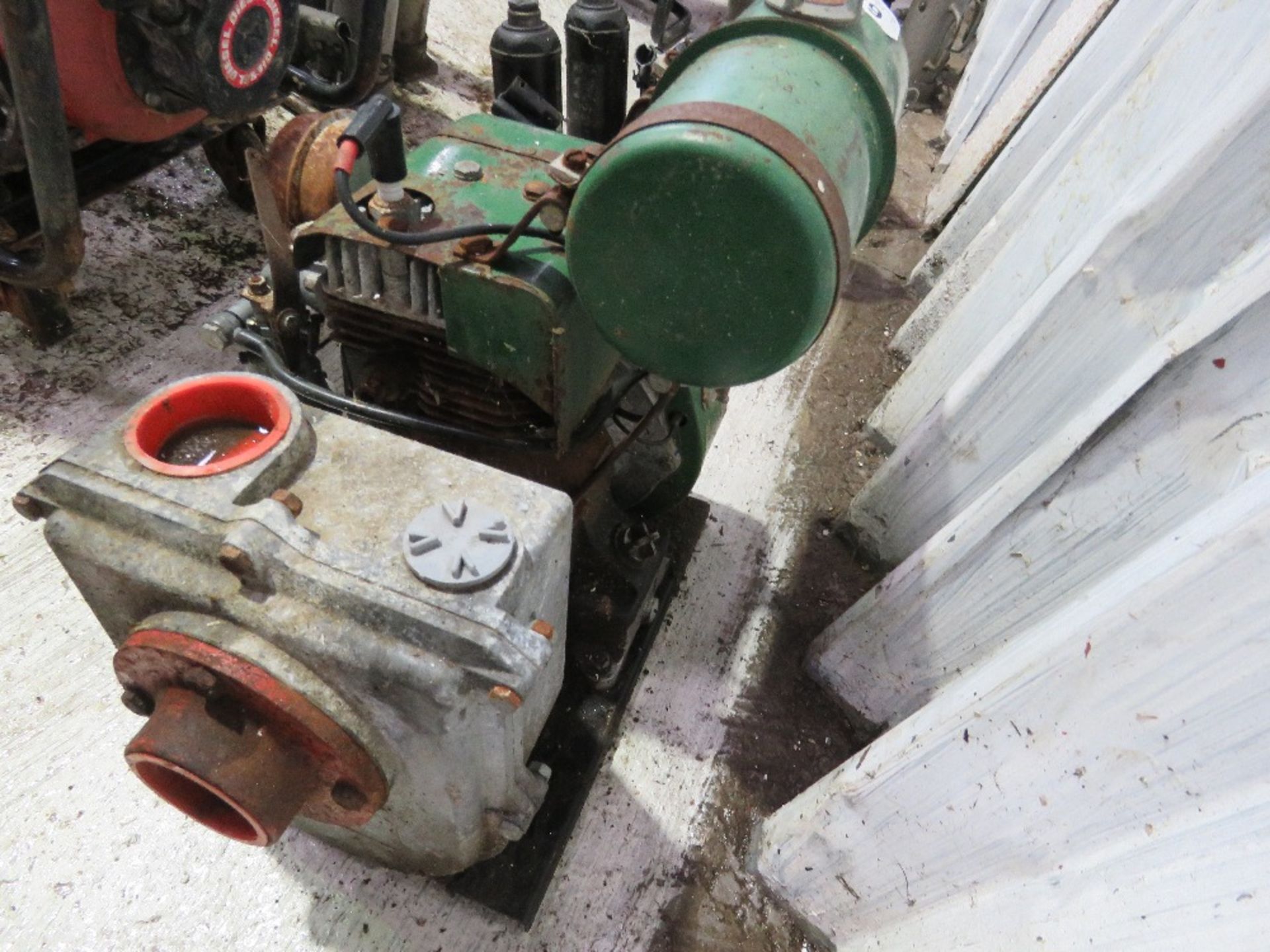 PETROL ENGINED WATER PUMP.....THIS LOT IS SOLD UNDER THE AUCTIONEERS MARGIN SCHEME, THEREFORE NO VAT - Image 4 of 4