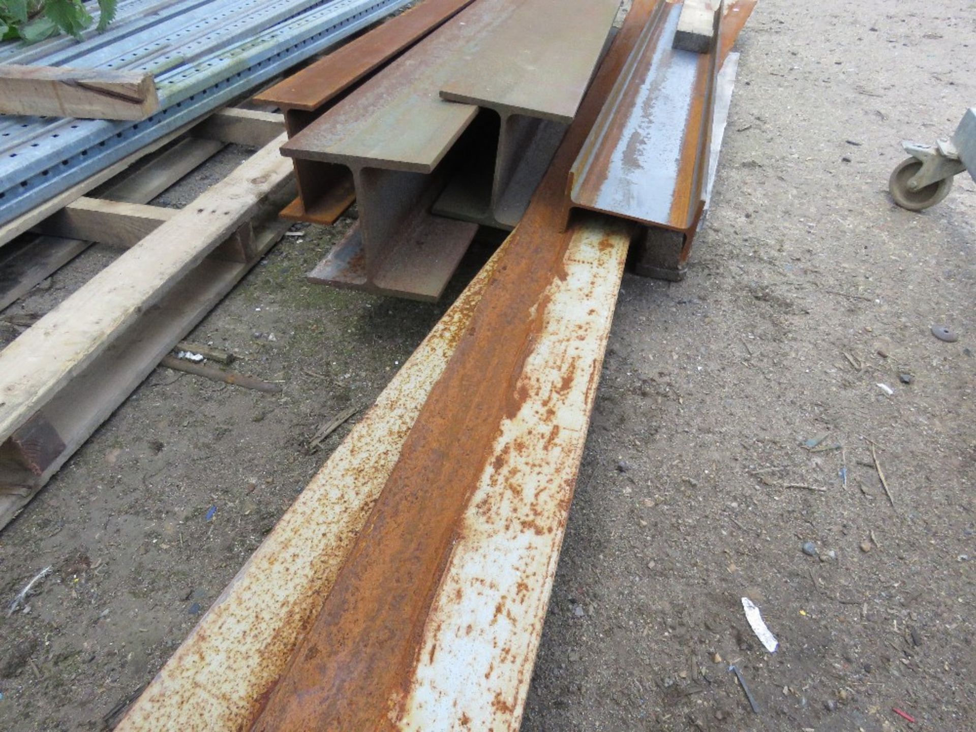 4 X HEAVY DUTY STEEL RSJ GIRDERS 1.5-1.7M LENGTH APPROX PLUS 2 X FLAT STEEL STRIPS 3.2M LENGTH @ 18C - Image 3 of 5