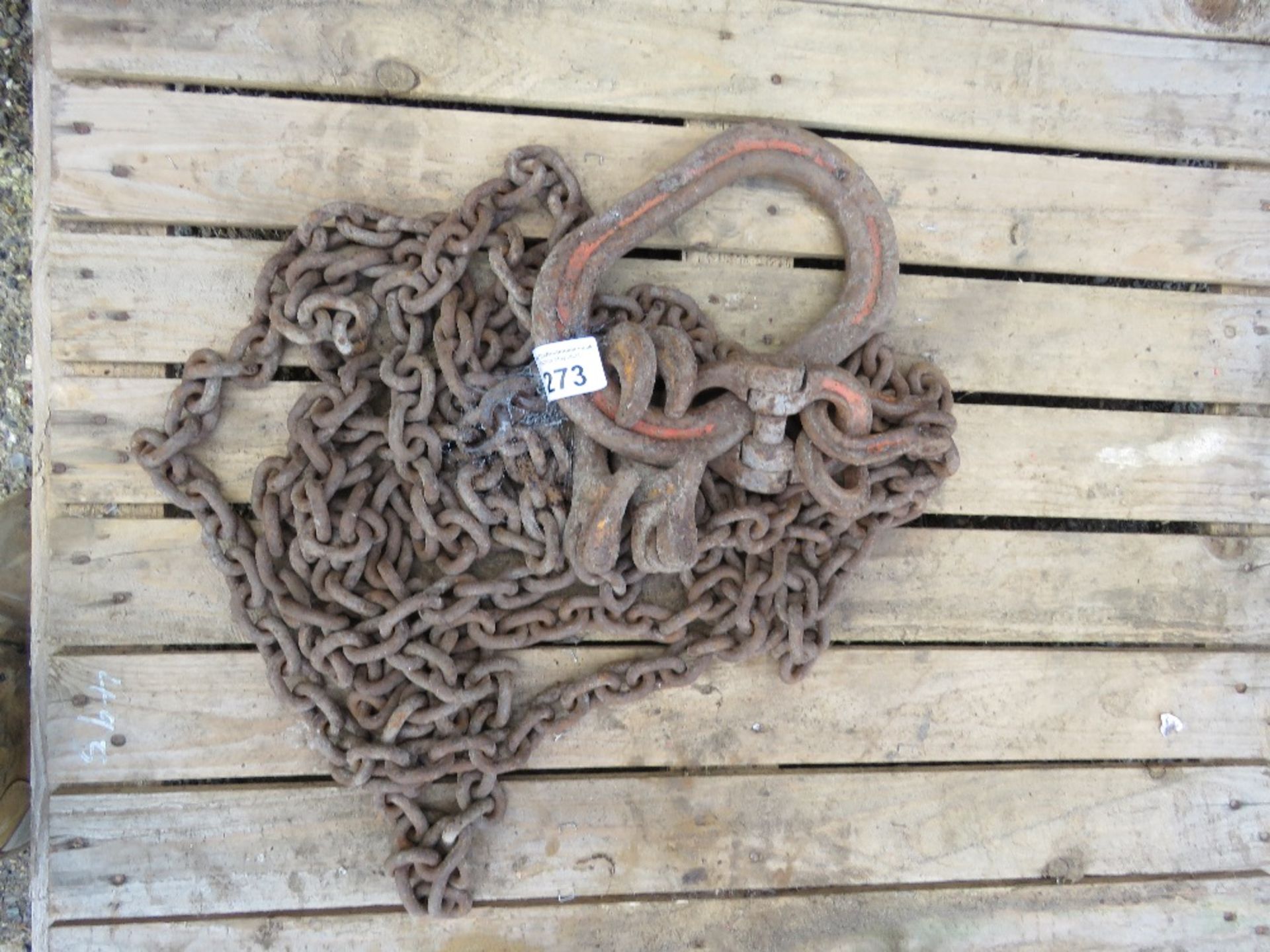 SET OF LIFTING CHAINS.....THIS LOT IS SOLD UNDER THE AUCTIONEERS MARGIN SCHEME, THEREFORE NO VAT WIL
