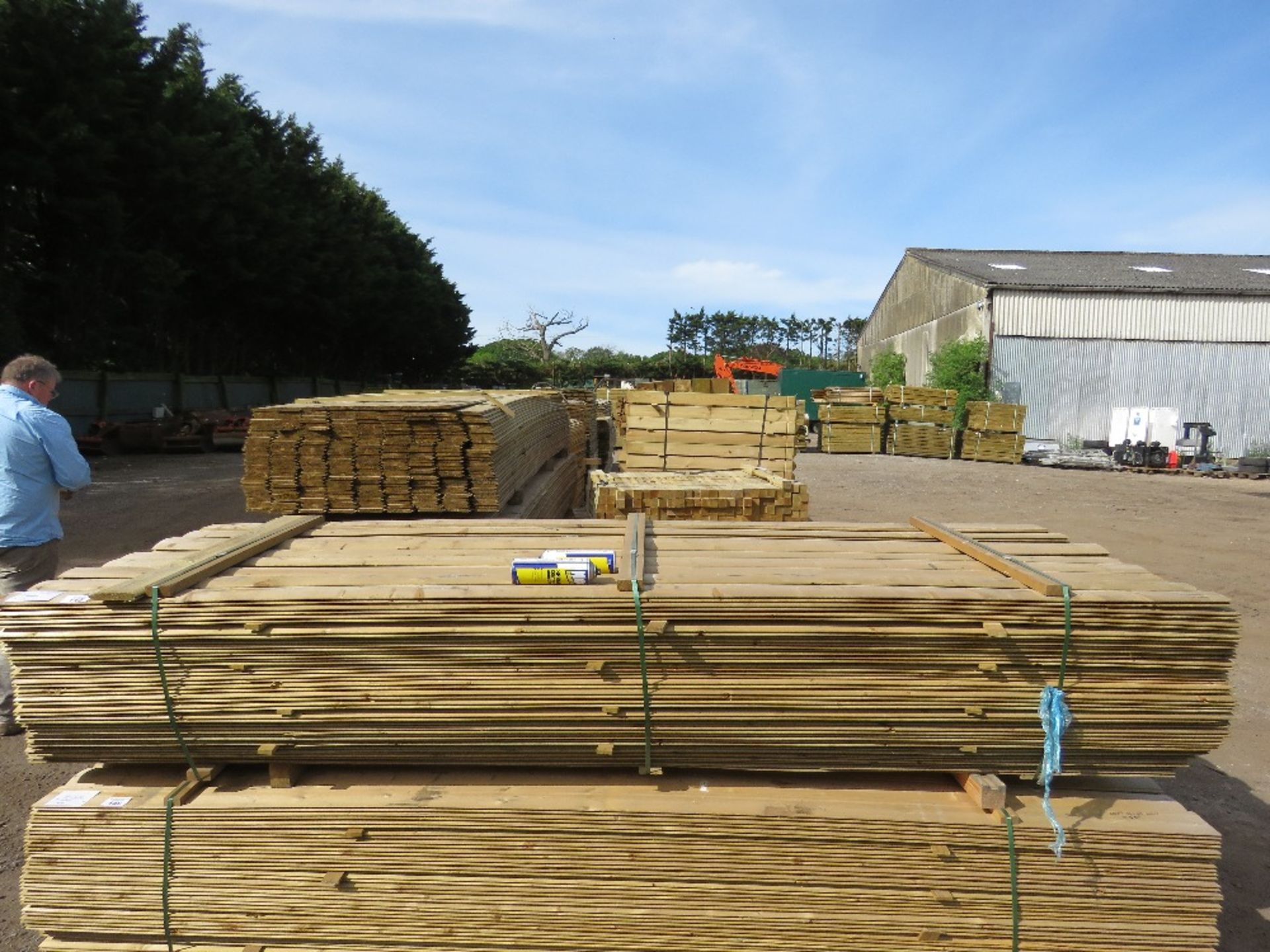 LARGE PACK OF TREATED LOG LAP CLADDING BOARDS 22MM X 125MM @ 3M LENGTH APPROX. 205NO PIECES APPROX - Image 2 of 4