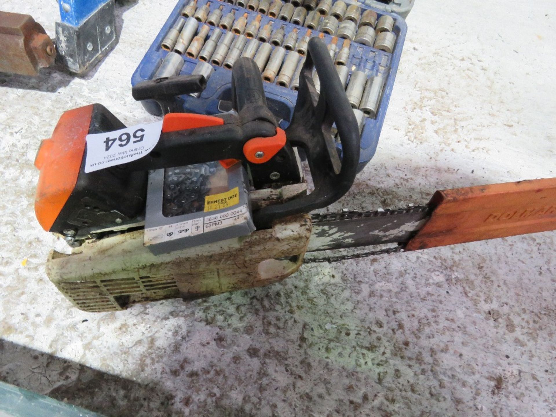 STIHL MS200T PETROL CHAINSAW WITH A SPARE CHAIN.....THIS LOT IS SOLD UNDER THE AUCTIONEERS MARGIN SC - Image 2 of 4