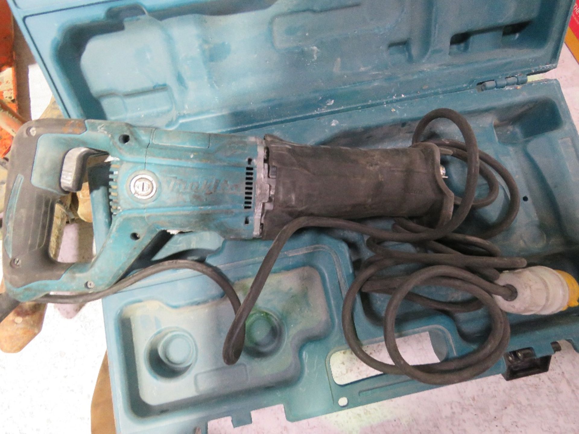 2 X MAKITA 110VOLT POWERED RECIPROCATING SAWS IN CASES THX13945,16388 - Image 2 of 4