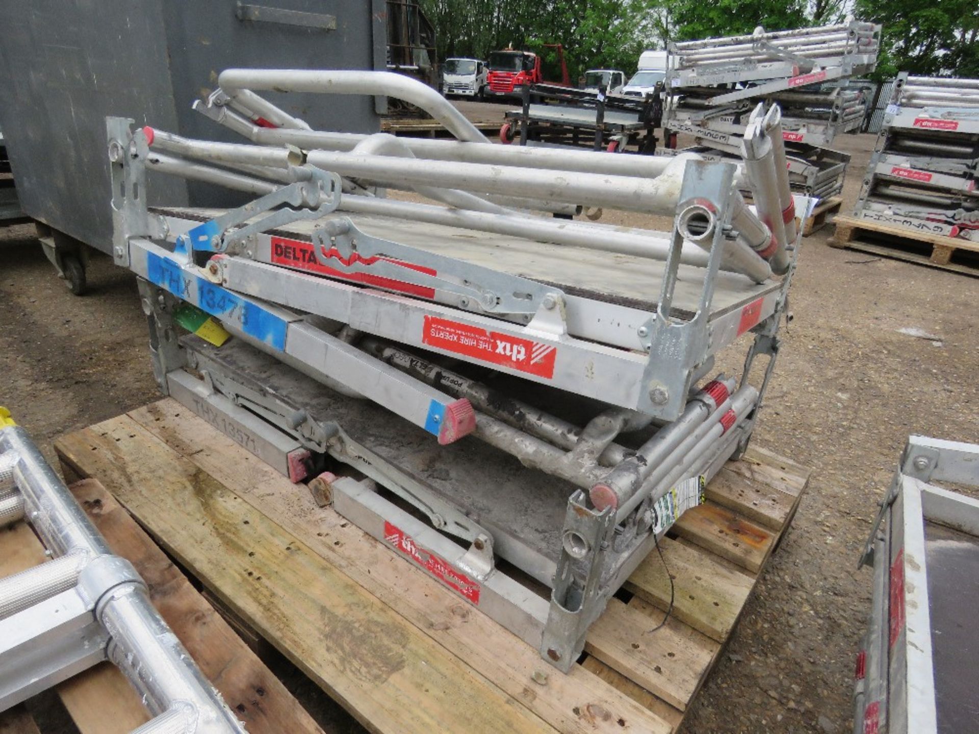 2 X DELTA DECK ALUMINIUM WORK PLATFORMS. THX13478,13571 - Image 3 of 4