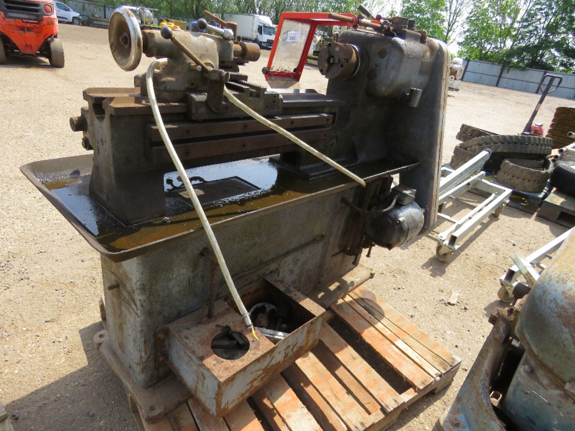 HARRISON 3 PHASE POWERED WORKSHOP LATHE.....THIS LOT IS SOLD UNDER THE AUCTIONEERS MARGIN SCHEME, TH - Image 3 of 8