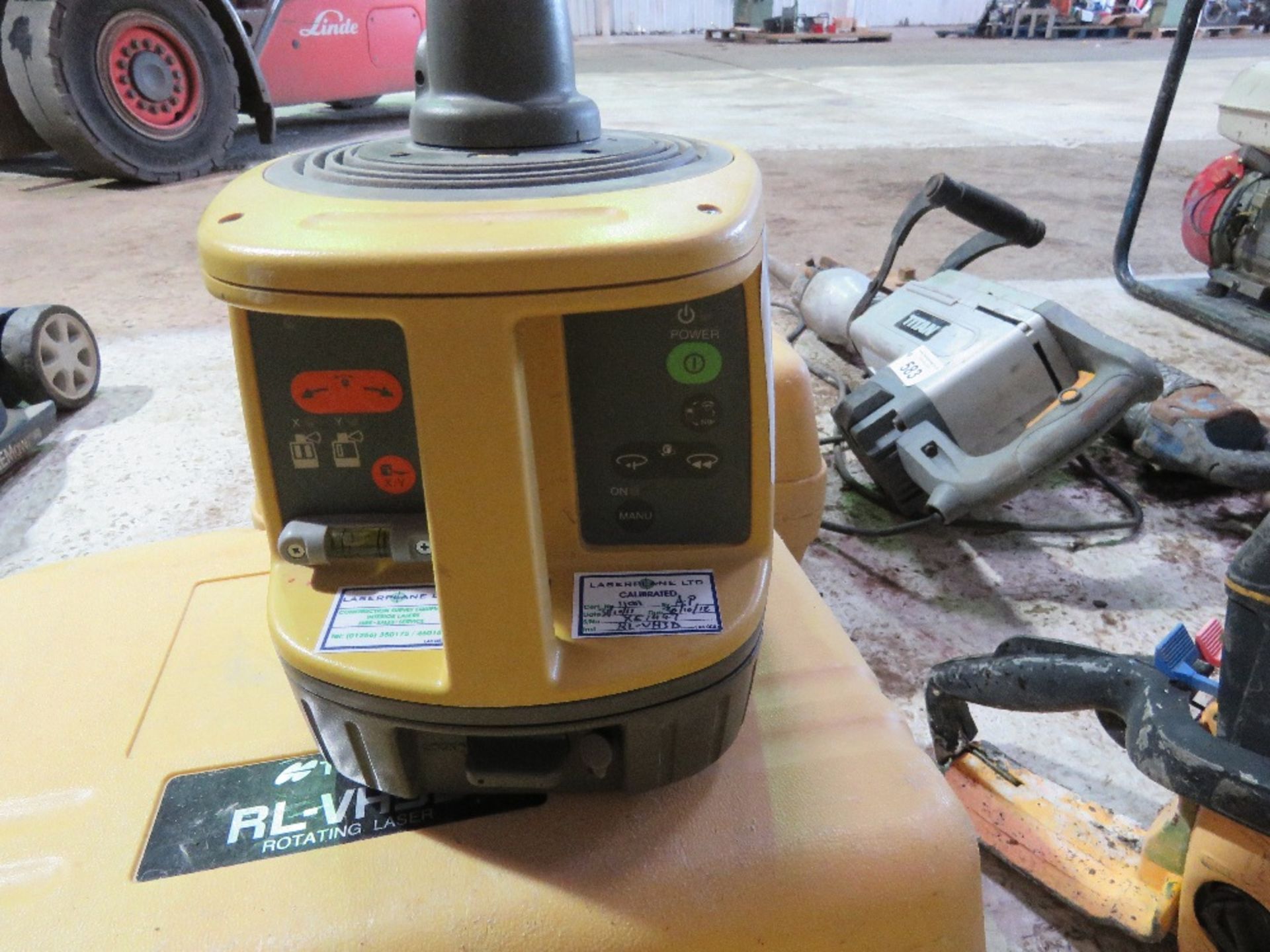 TOPCON RL-VH3D ROTATING LASER LEVEL SET IN A CASE. DIRECT FROM LOCAL COMPANY. - Image 3 of 6