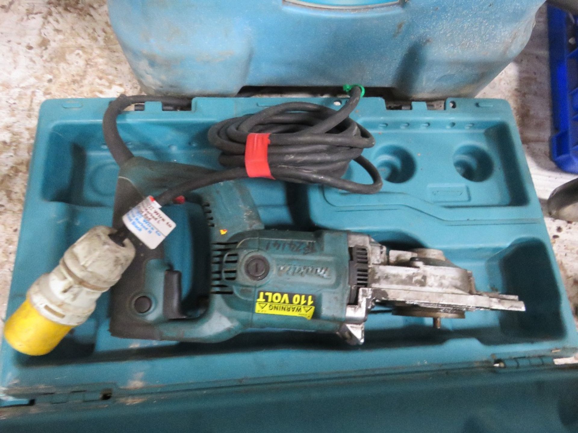 2 X MAKITA 110VOLT RECIP SAWS PLUS A 240VOLT VACUUM. - Image 2 of 5