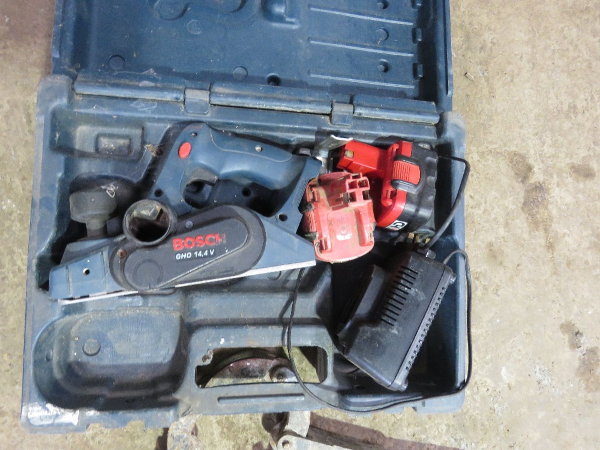 BOSCH BATTERY PLANER PLUS A CLAY PIPE CUTTER. - Image 3 of 3