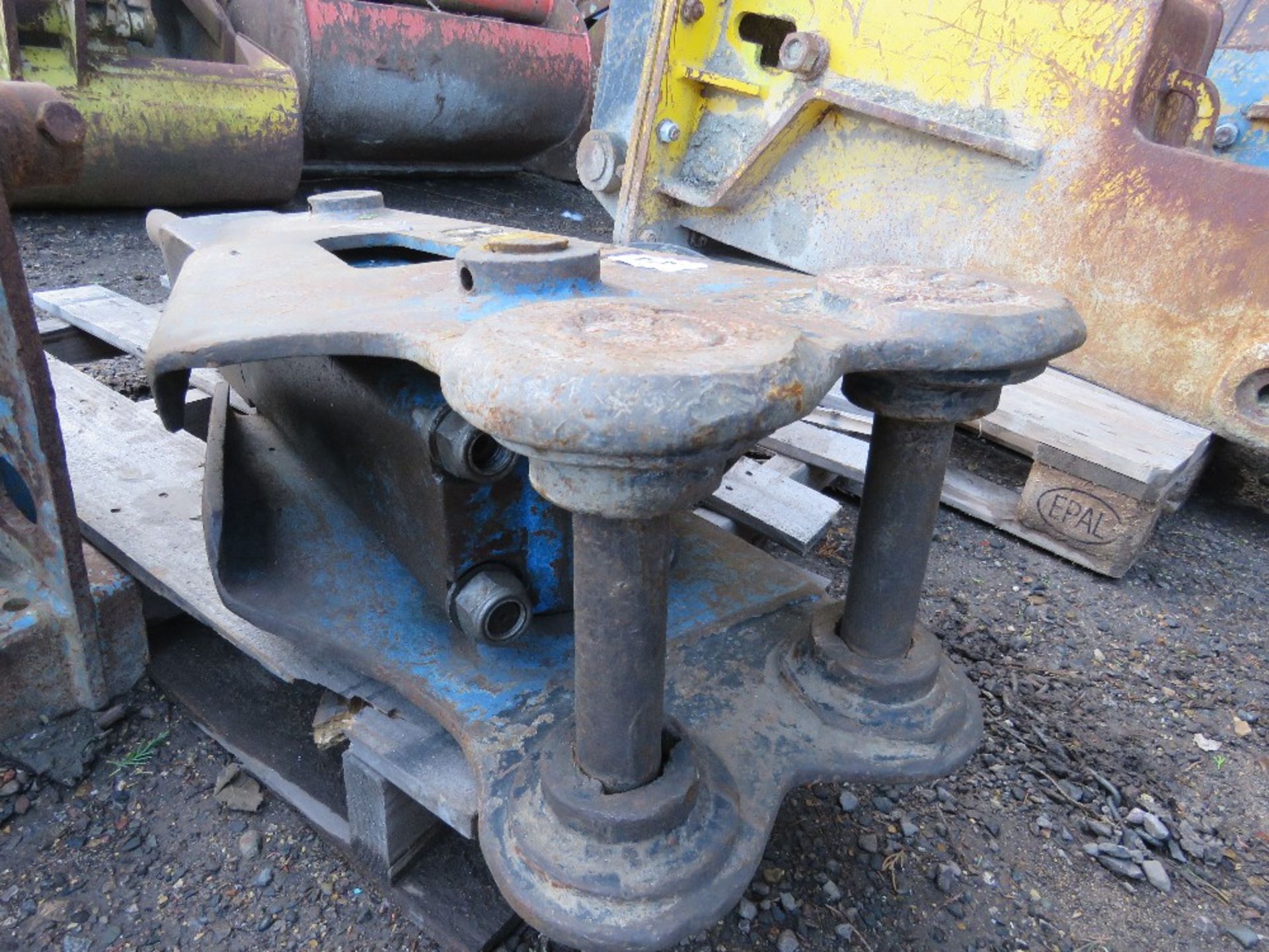 EXCAVATOR MOUNTED HYDRAULIC BREAKER ON 40MM PINS. - Image 2 of 4