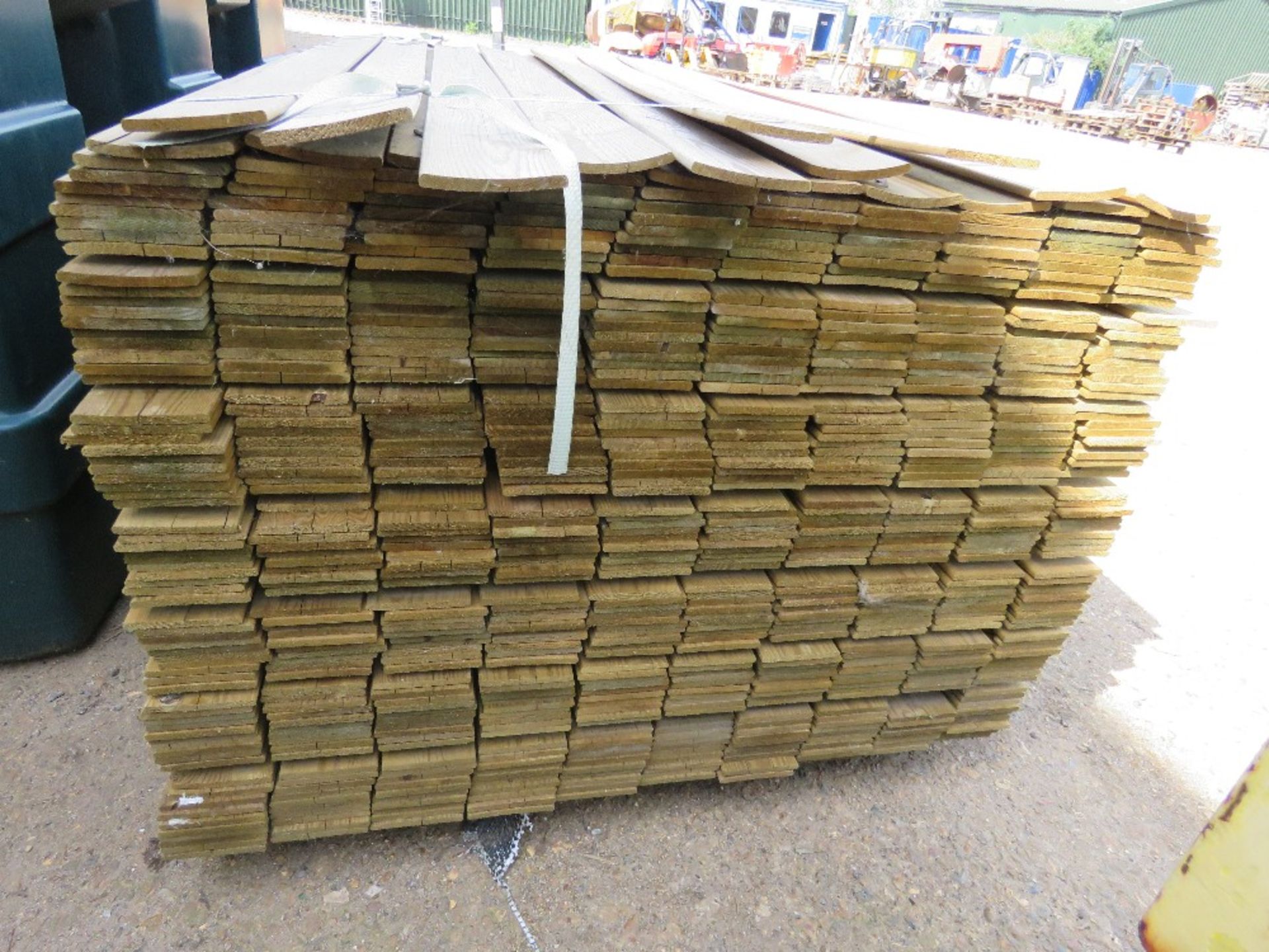 LARGE PACK OF PRESSURE TREATED HIT AND MISS FENCE CLADDING BOARDS 1.74M X 100MM APPROX. ....THIS LOT - Image 3 of 4