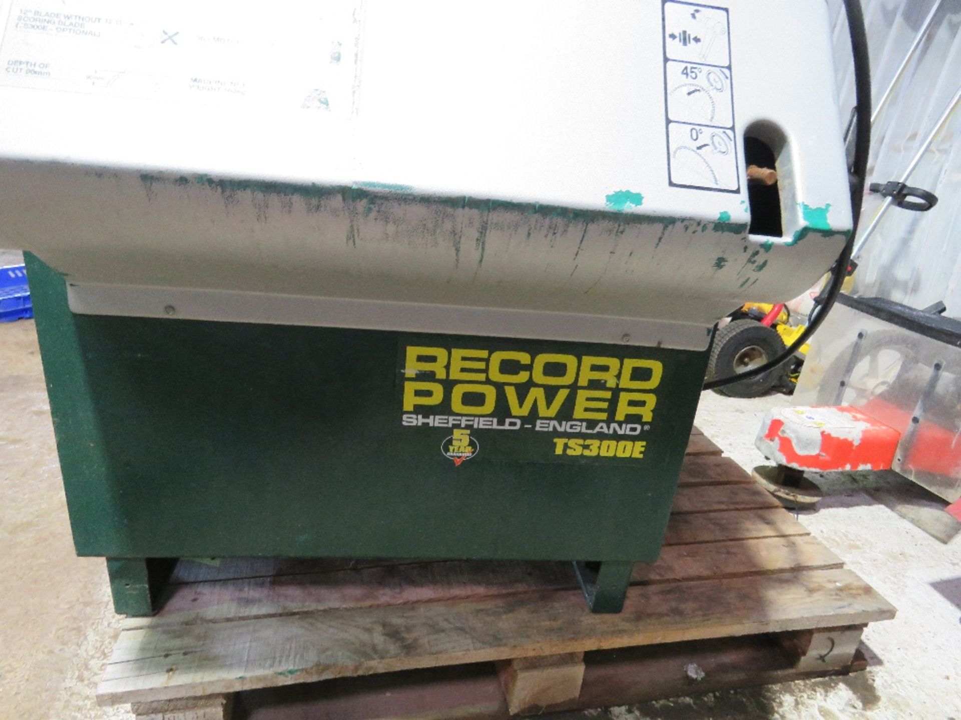 RECORD POWER TS300E SAWBENCH, 240VOLT POWERED. OWNER MOVING HOUSE.....THIS LOT IS SOLD UNDER THE AUC - Image 4 of 5