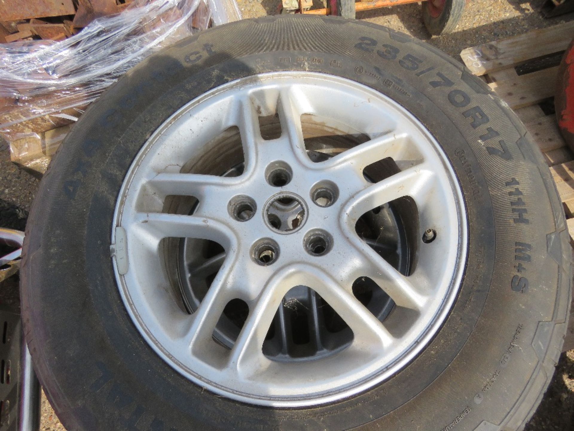 4NO ALLOY WHEELS AND TYRES 235-70 R17....THIS LOT IS SOLD UNDER THE AUCTIONEERS MARGIN SCHEME, THERE - Image 6 of 8