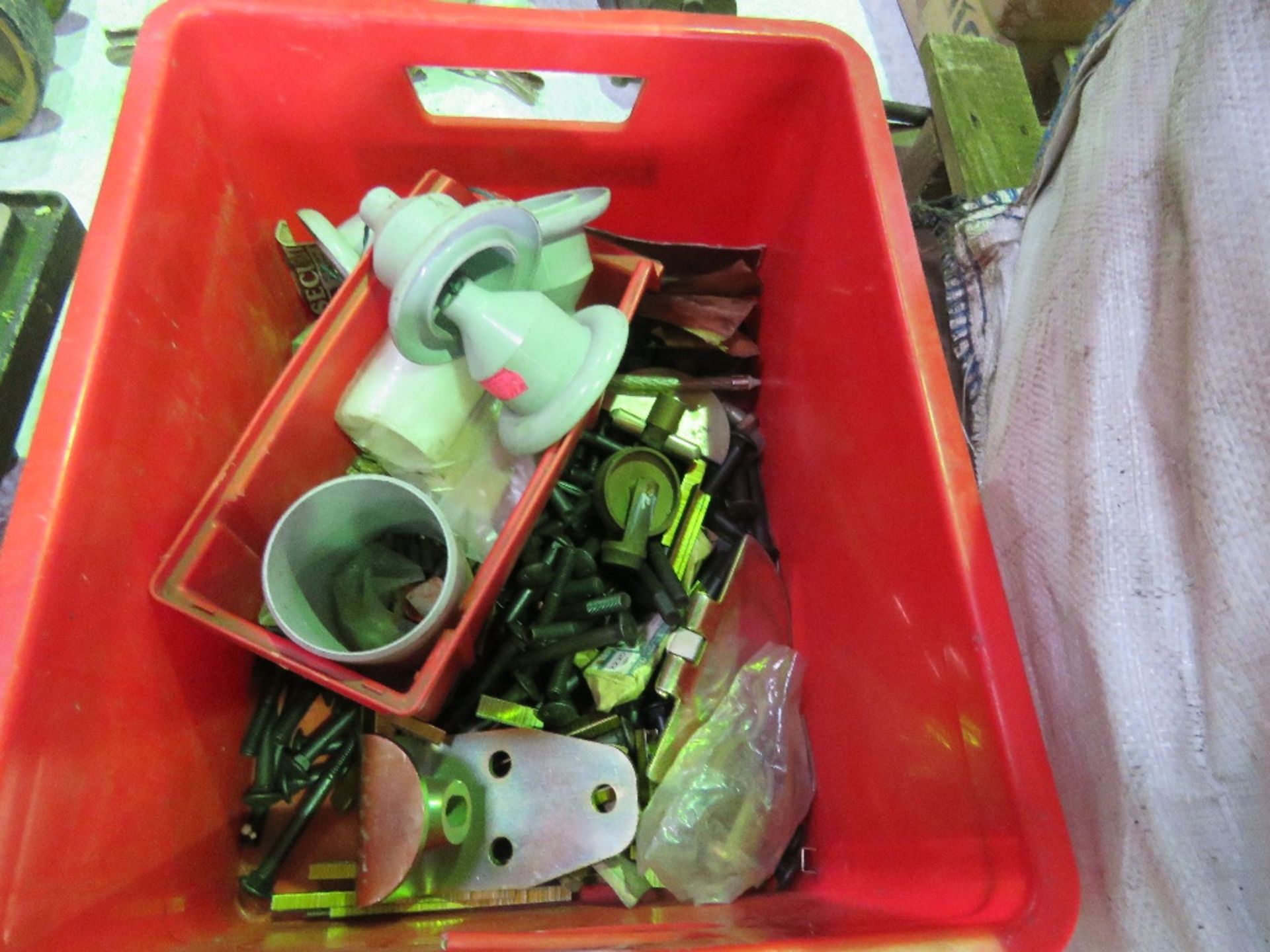 BOX OF 110VOLT PLUGS PLUS A BOX OF SUNDRIES.....THIS LOT IS SOLD UNDER THE AUCTIONEERS MARGIN SCHEME - Image 3 of 5