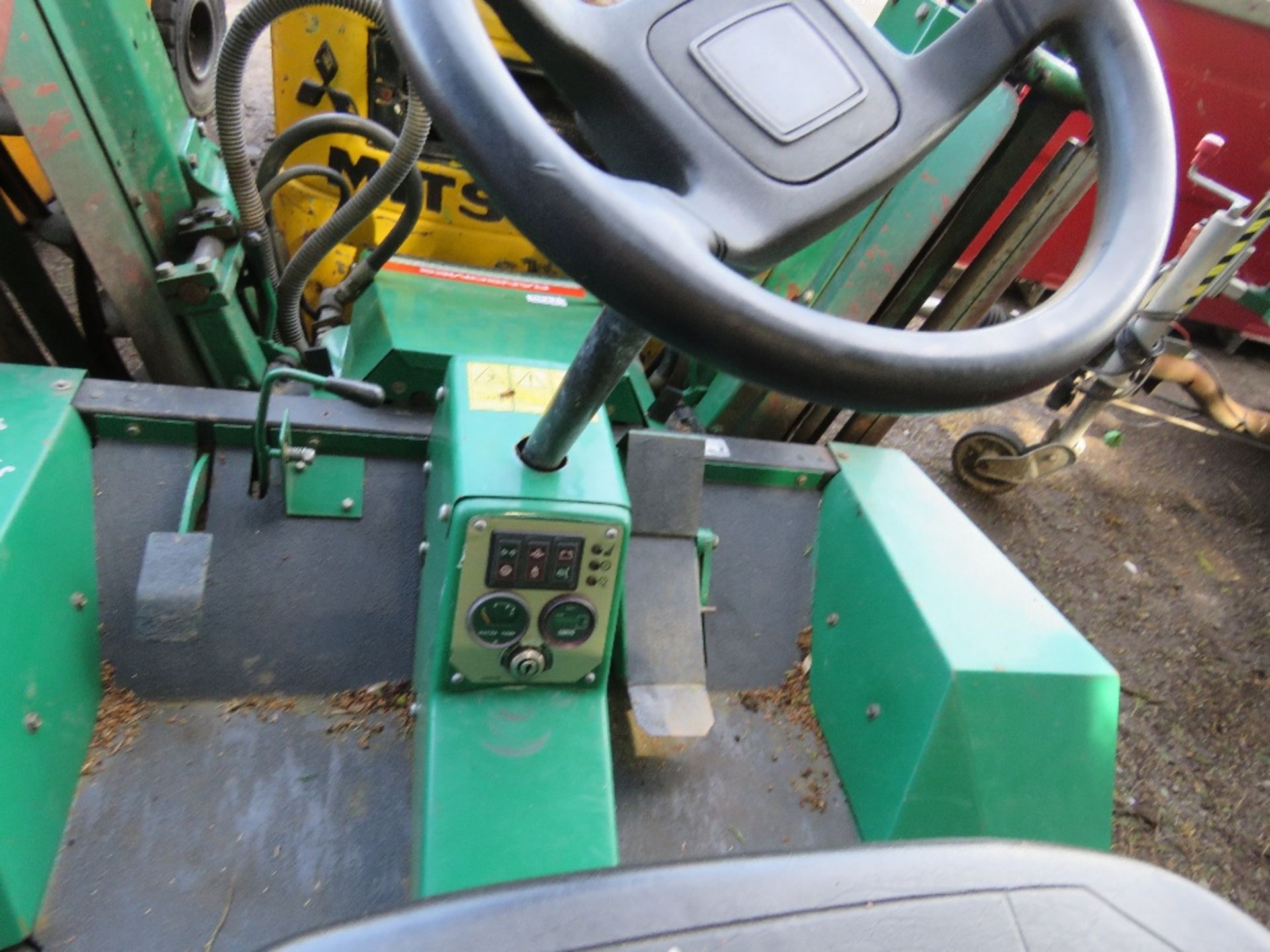 ransomes 213 triple ride on mower with kubota engine. PART EXCHANGE MACHINE, STOP SOLENOID ISSUE, RU - Image 7 of 11