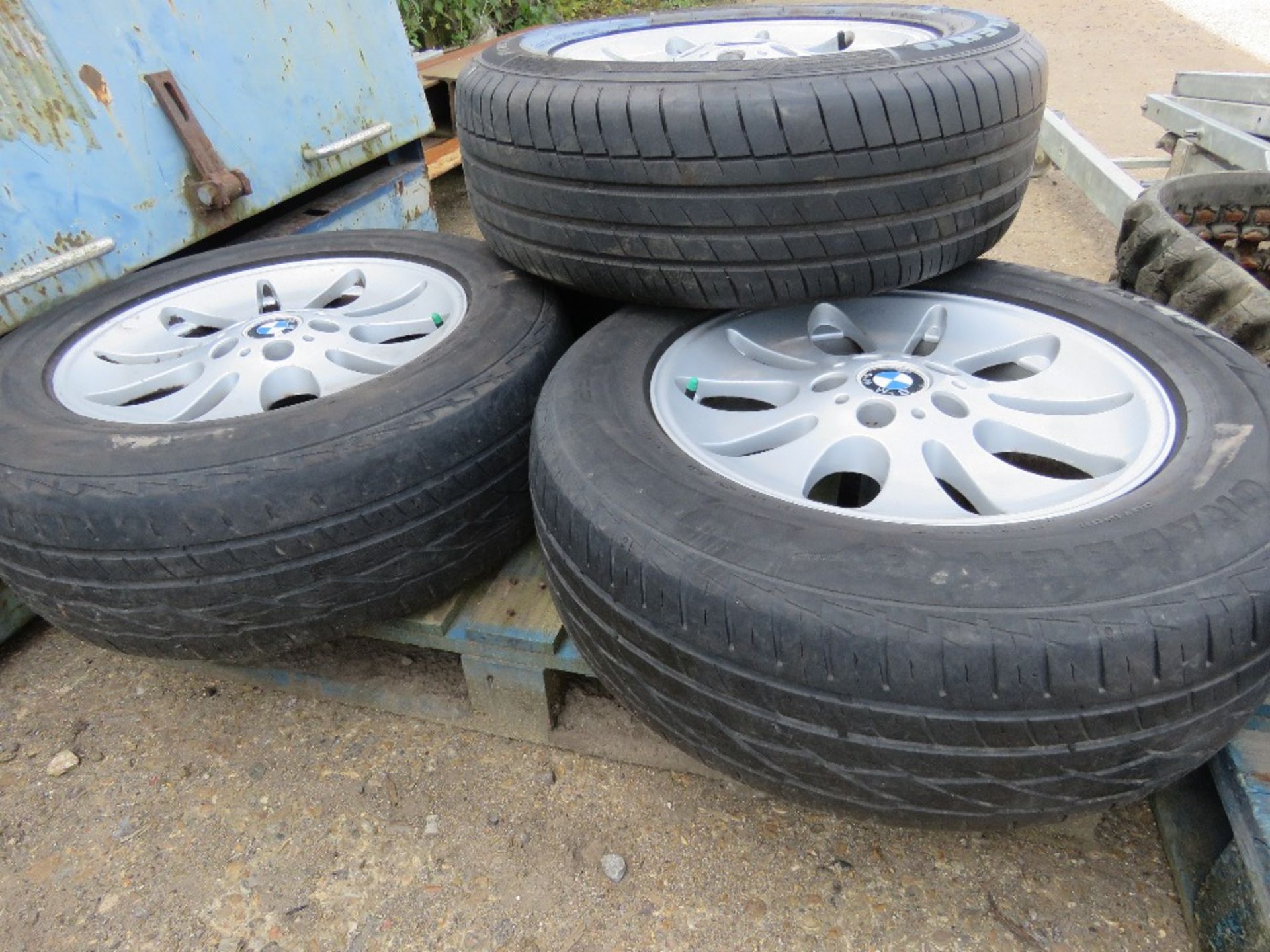 SET OF 4NO BMW 235/65R17 ALLOY WHEELS AND TYRES. - Image 6 of 6