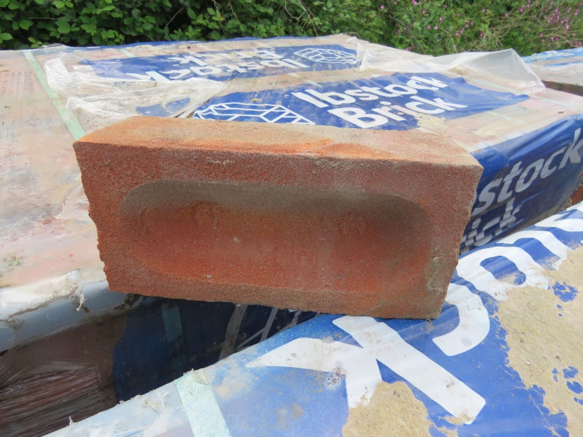 2NO PALLETS OF IBSTOCK LEICESTER AUTUMN MULTI RED BRICKS. 480NO IN EACH PACK APPROX. SURPLUS TO REQU - Image 4 of 5