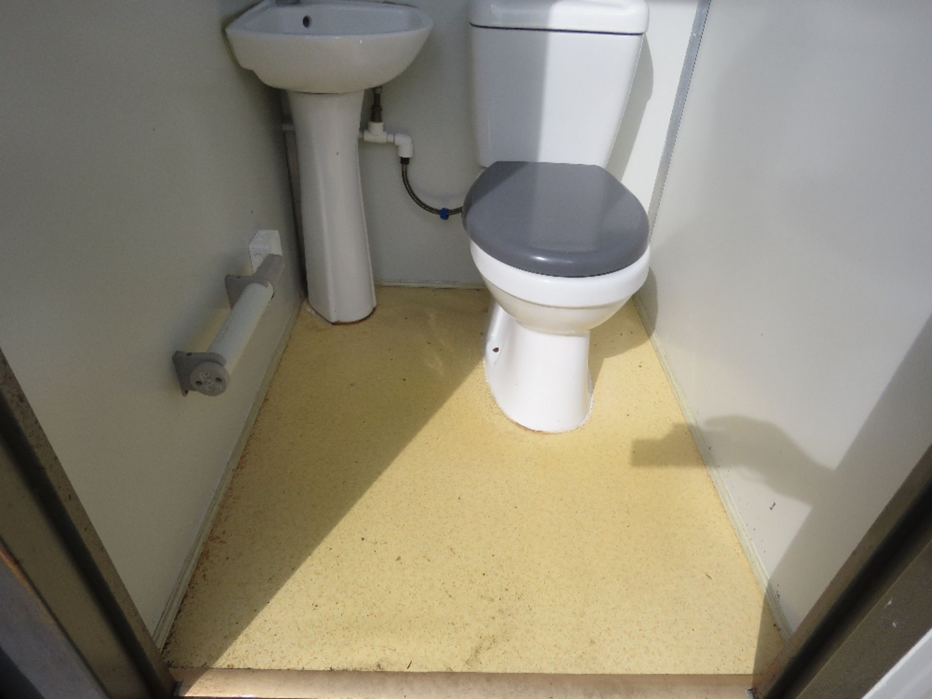 TWIN COMPARTMENT MAINS TOILET CABIN, 7FT X 4FT APPROX WITH ELECTRIC HOOK UP. ....THIS LOT IS SOLD UN - Image 9 of 14