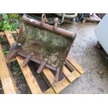 MINI EXCAVATOR BUCKET, 2FT WIDTH ON 30MM PINS APPROX.....THIS LOT IS SOLD UNDER THE AUCTIONEERS MARG