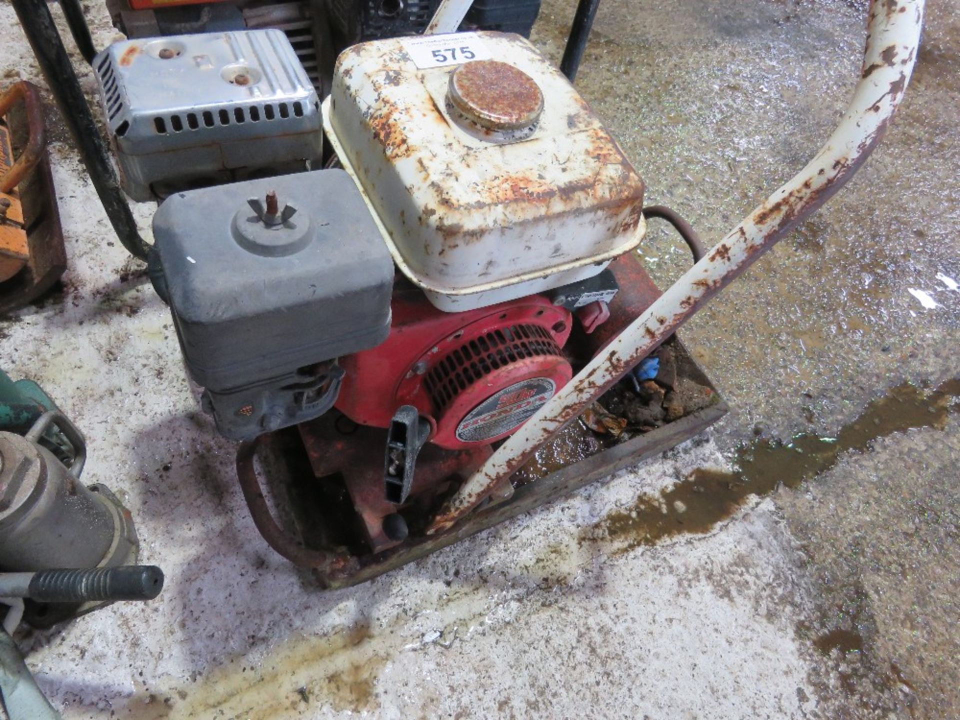 PETROL ENGINED COMPACTION PLATE FOR SPARES/REPAIR.....THIS LOT IS SOLD UNDER THE AUCTIONEERS MARGIN