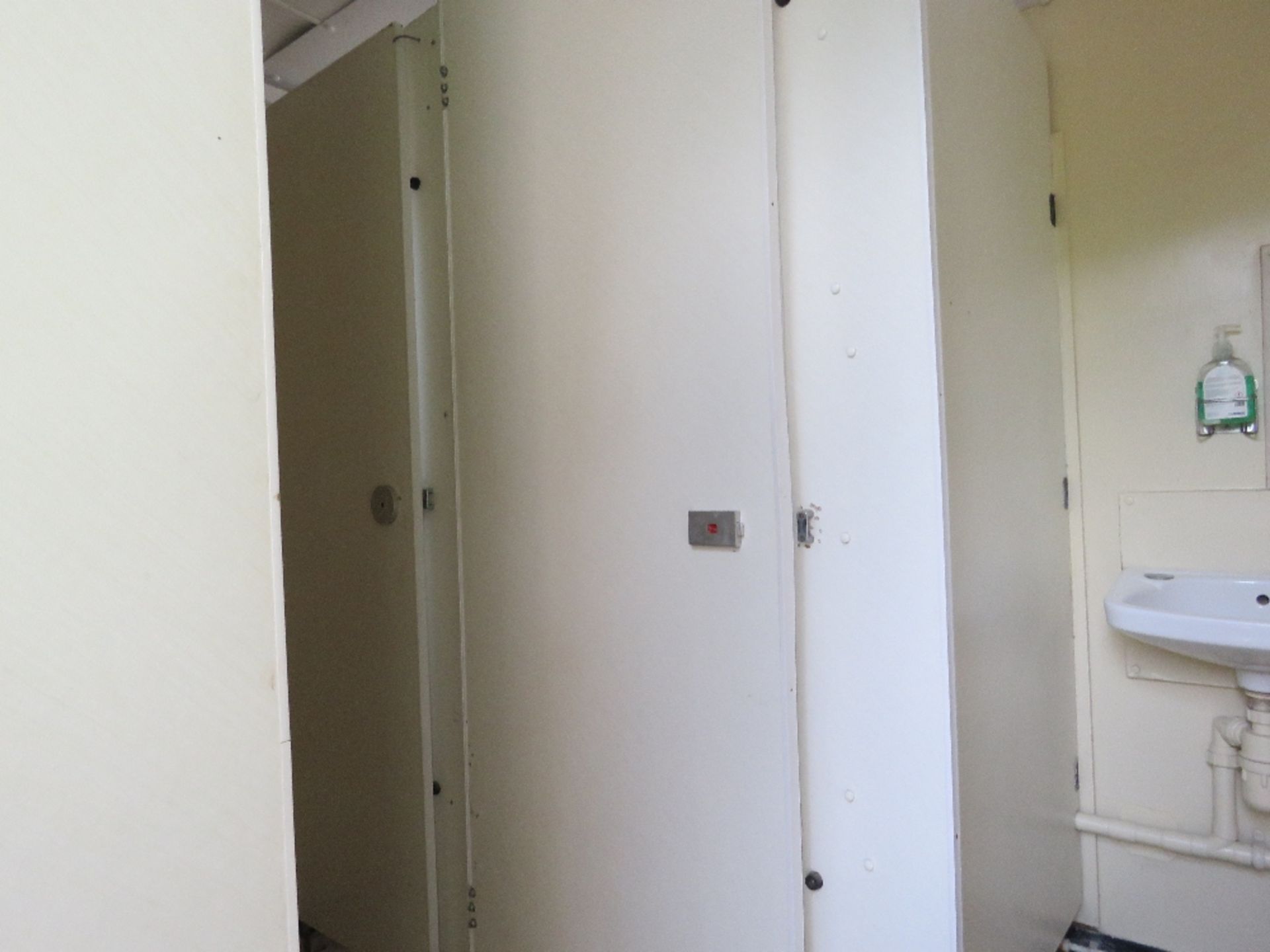 SINGLE AXLED TOWED TOILET BLOCK 12FT X 7FT APPROX. COMPRISES SINGLE WC WITH SINK FOR LADIES, GENTS H - Image 10 of 13