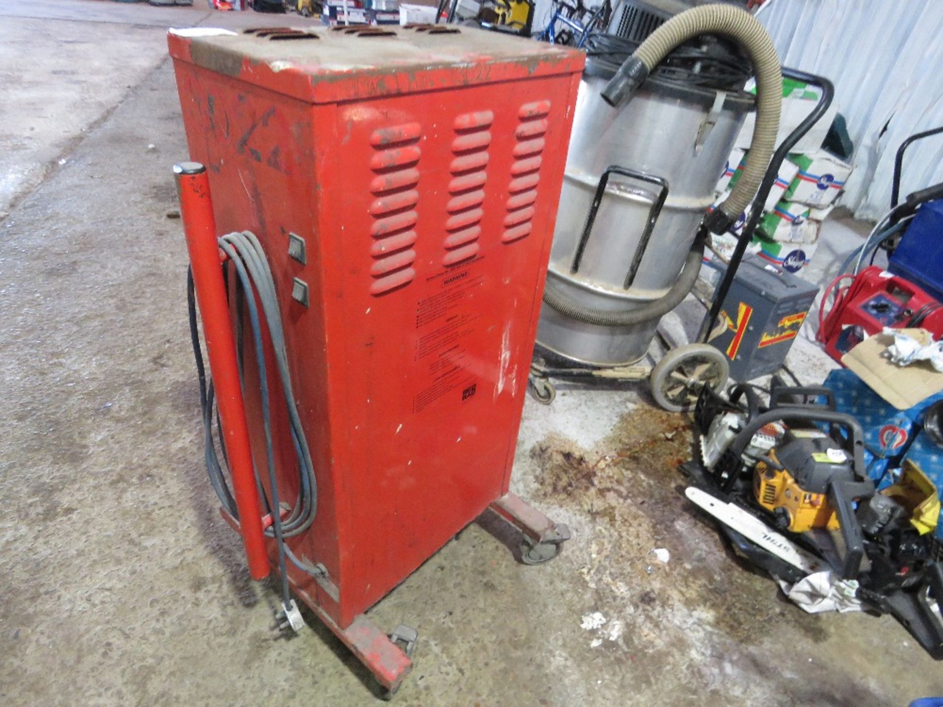 RADIANT HEATER 240VOLT POWERED.....THIS LOT IS SOLD UNDER THE AUCTIONEERS MARGIN SCHEME, THEREFORE N - Image 2 of 3