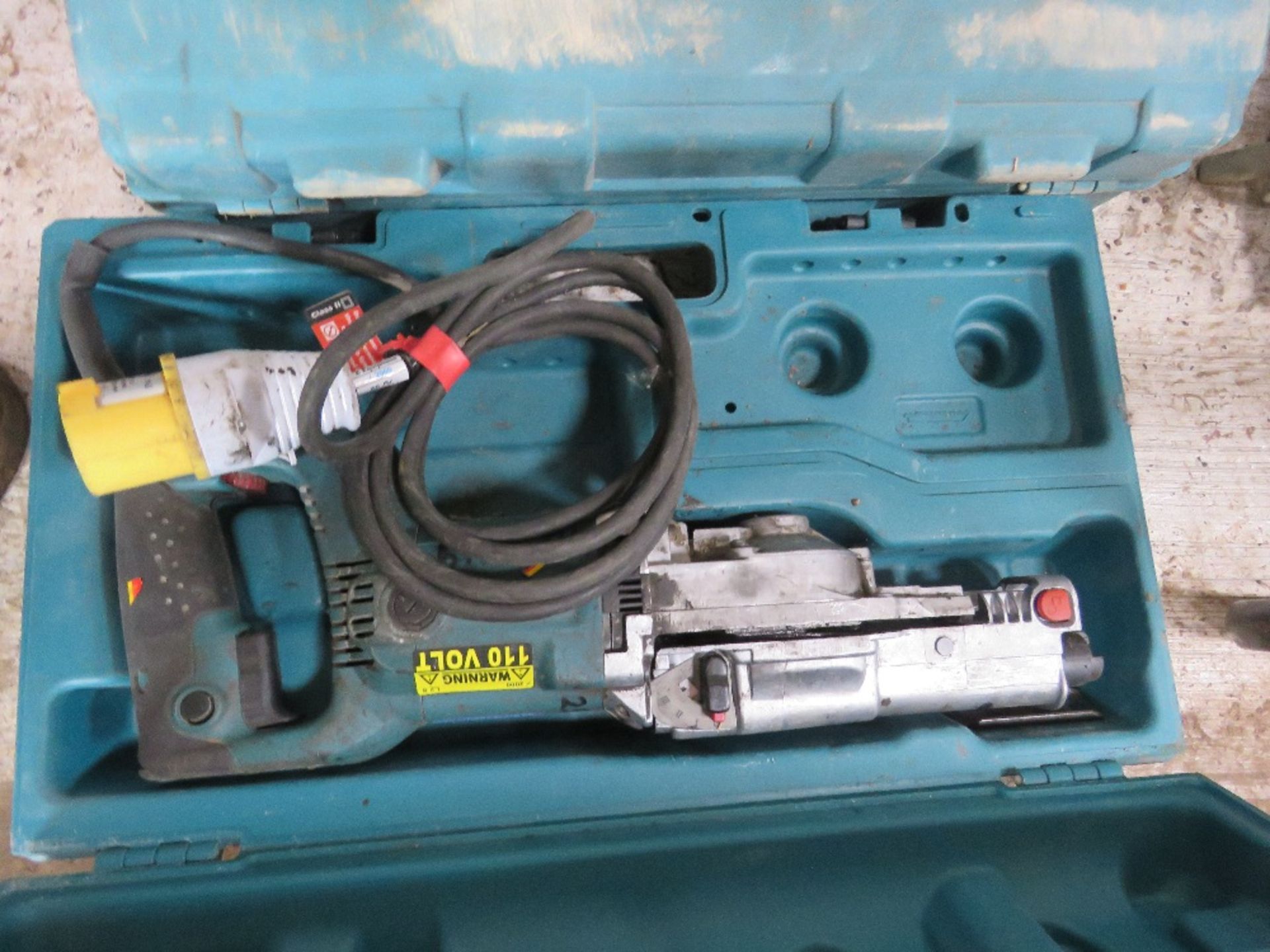 2 X MAKITA 110VOLT RECIP SAWS PLUS A 240VOLT VACUUM. - Image 3 of 5