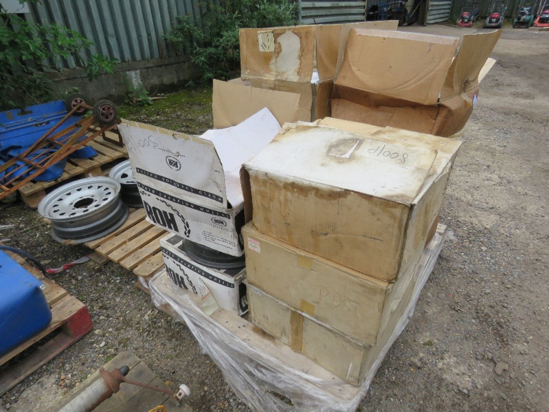 2 X PALLETS OF UNUSED MITSUBISHI AND OTHER WHEEL RIMS.....THIS LOT IS SOLD UNDER THE AUCTIONEERS MAR - Image 8 of 8