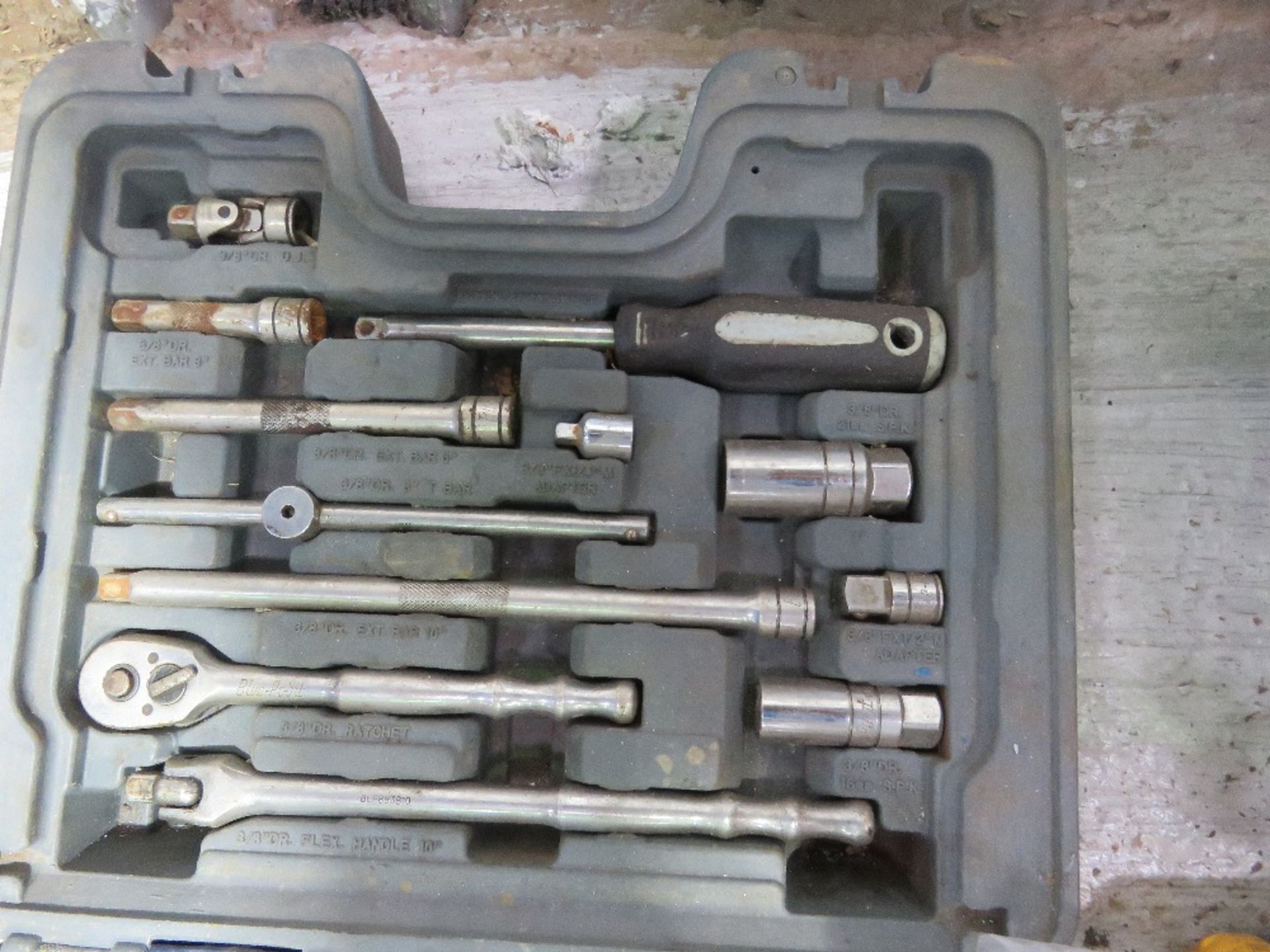 SOCKET SET, 240VOLT NUT DRIVER AND 240VOLT GRINDER.....THIS LOT IS SOLD UNDER THE AUCTIONEERS MARGIN - Image 6 of 8