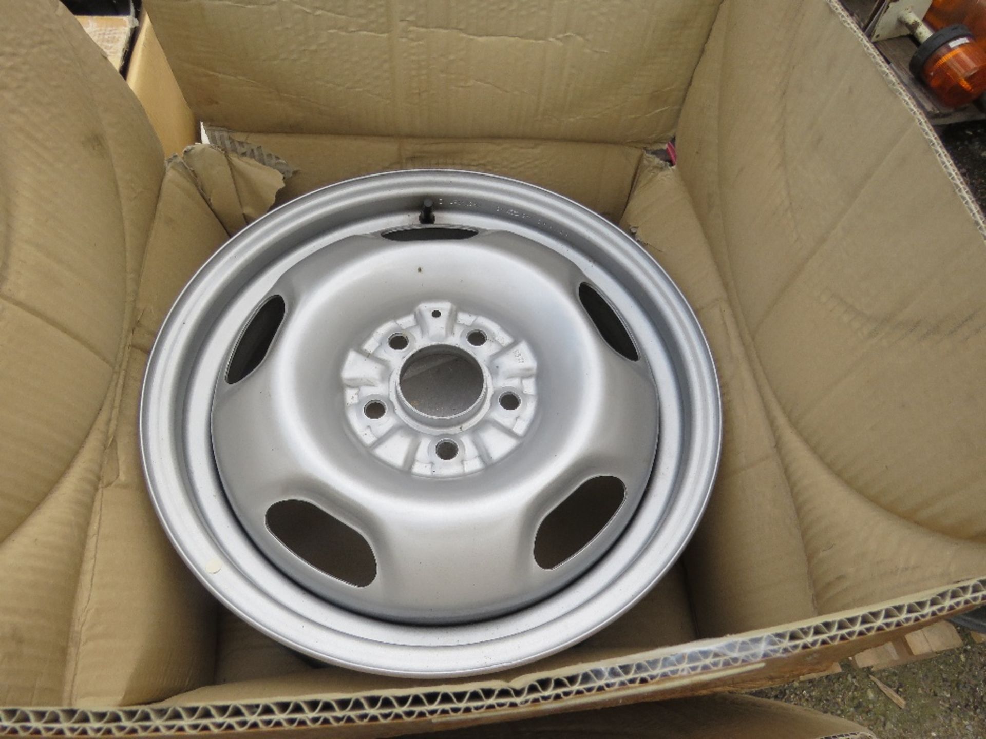 2 X PALLETS OF UNUSED MITSUBISHI AND OTHER WHEEL RIMS.....THIS LOT IS SOLD UNDER THE AUCTIONEERS MAR - Image 4 of 8