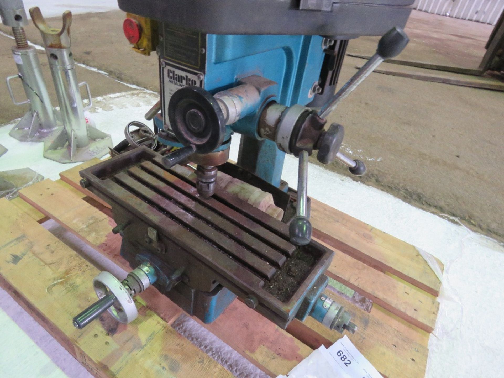CLARKE METALWORKER MINI MILL/DRILL WITH SOME TOOLING AS SHOWN, 240VOLT POWERED. WORKING WHEN RECENTL - Image 6 of 8