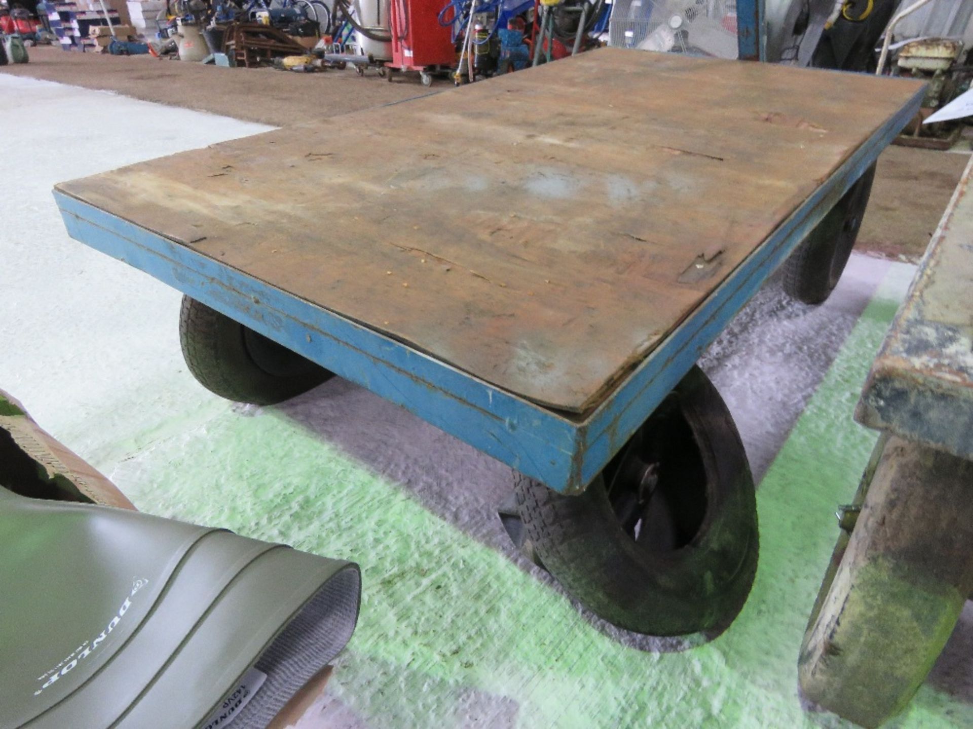 4 WHEEL TROLLEY, PNEUMATIC WHEELS, ONE NEEDS ATTENTION THX4694 - Image 3 of 4