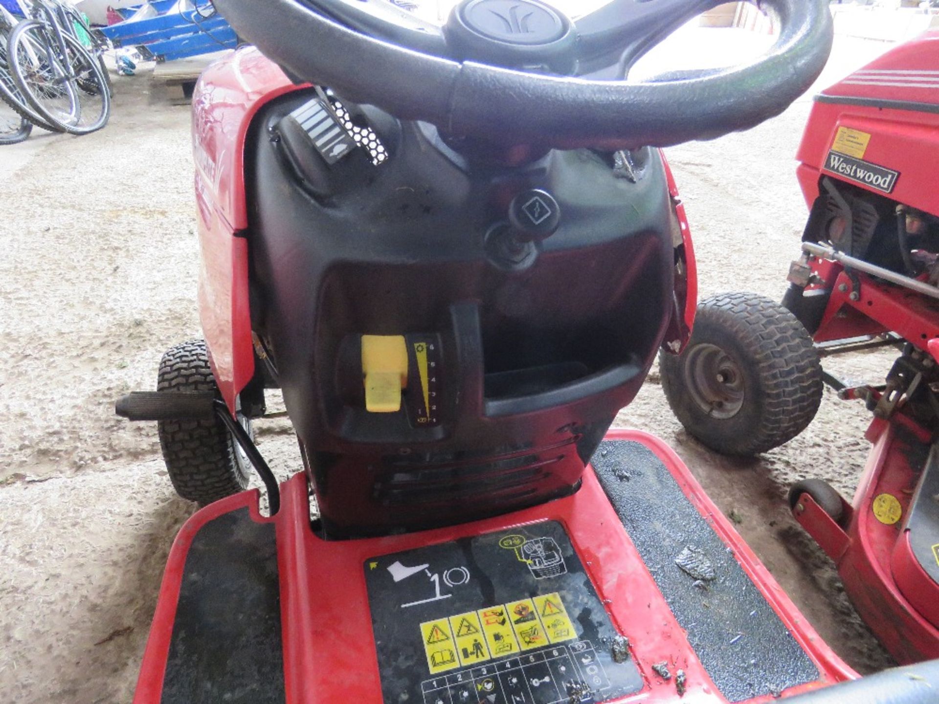 LAWNFLITE 603RT RIDE ON MOWER. WHEN BRIEFLY TESTED WAS SEEN TO RUN, DRIVE AND MOWERS ENGAGED. - Image 7 of 10