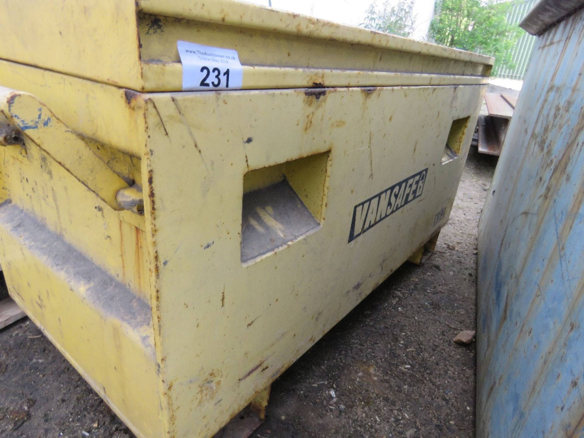 YELLOW TOOL BOX.....THIS LOT IS SOLD UNDER THE AUCTIONEERS MARGIN SCHEME, THEREFORE NO VAT WILL BE C - Image 3 of 5
