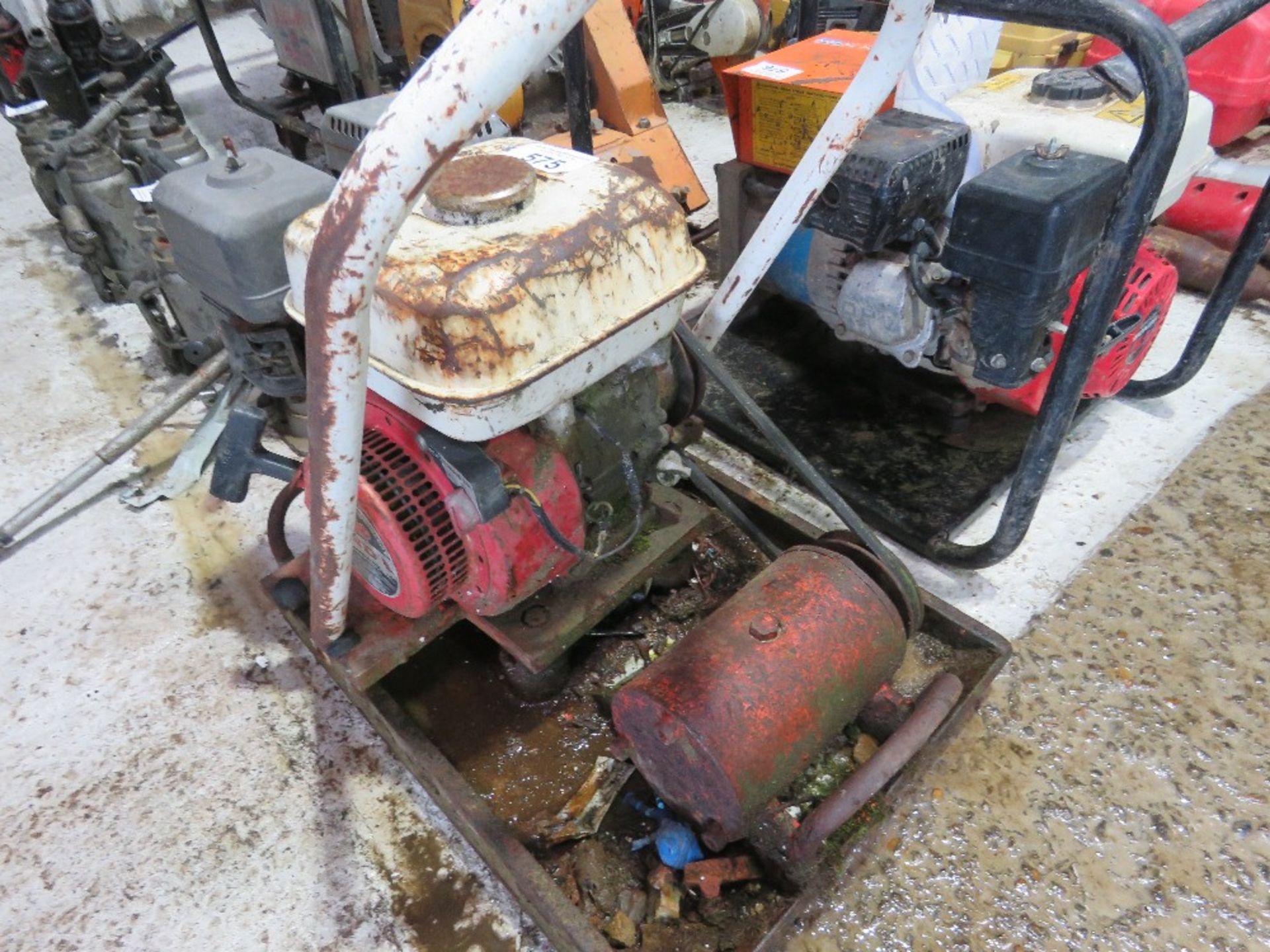 PETROL ENGINED COMPACTION PLATE FOR SPARES/REPAIR.....THIS LOT IS SOLD UNDER THE AUCTIONEERS MARGIN - Image 3 of 3