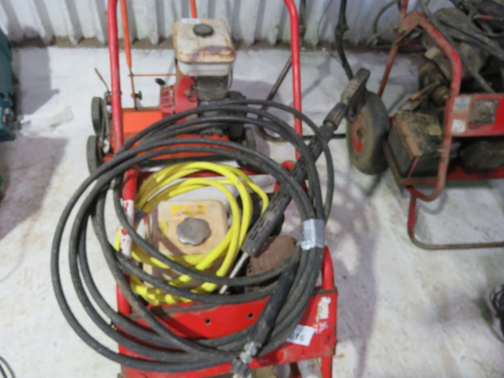 PETROL ENGINED PRESSURE WASHER WITH HOSE AND LANCE. - Image 5 of 6