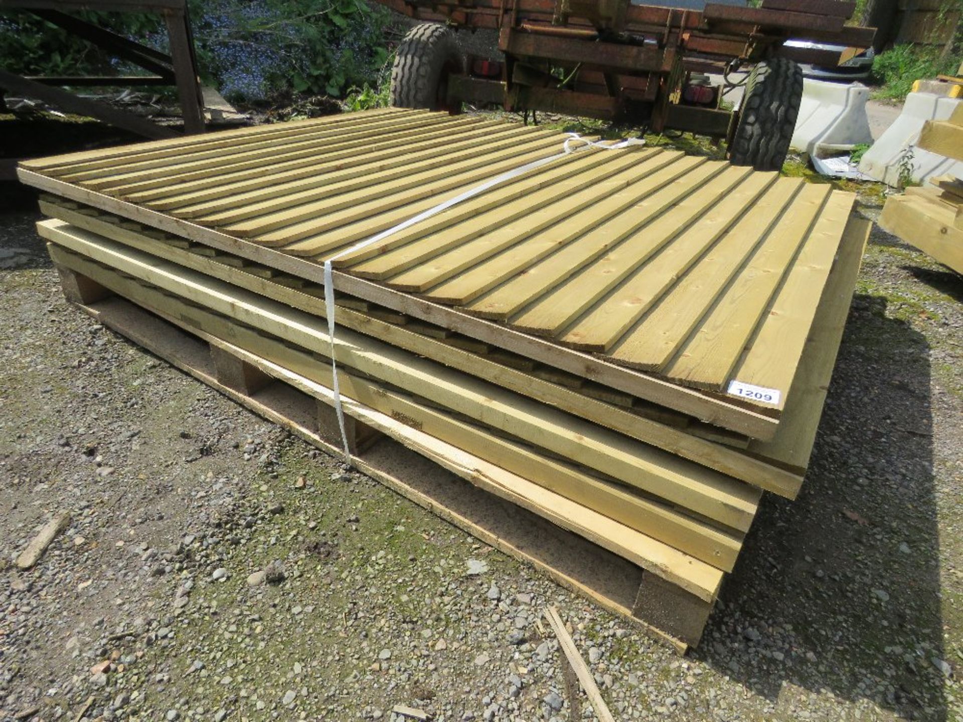 7NO MIXED WOODEN FENCING PANELS. - Image 2 of 4