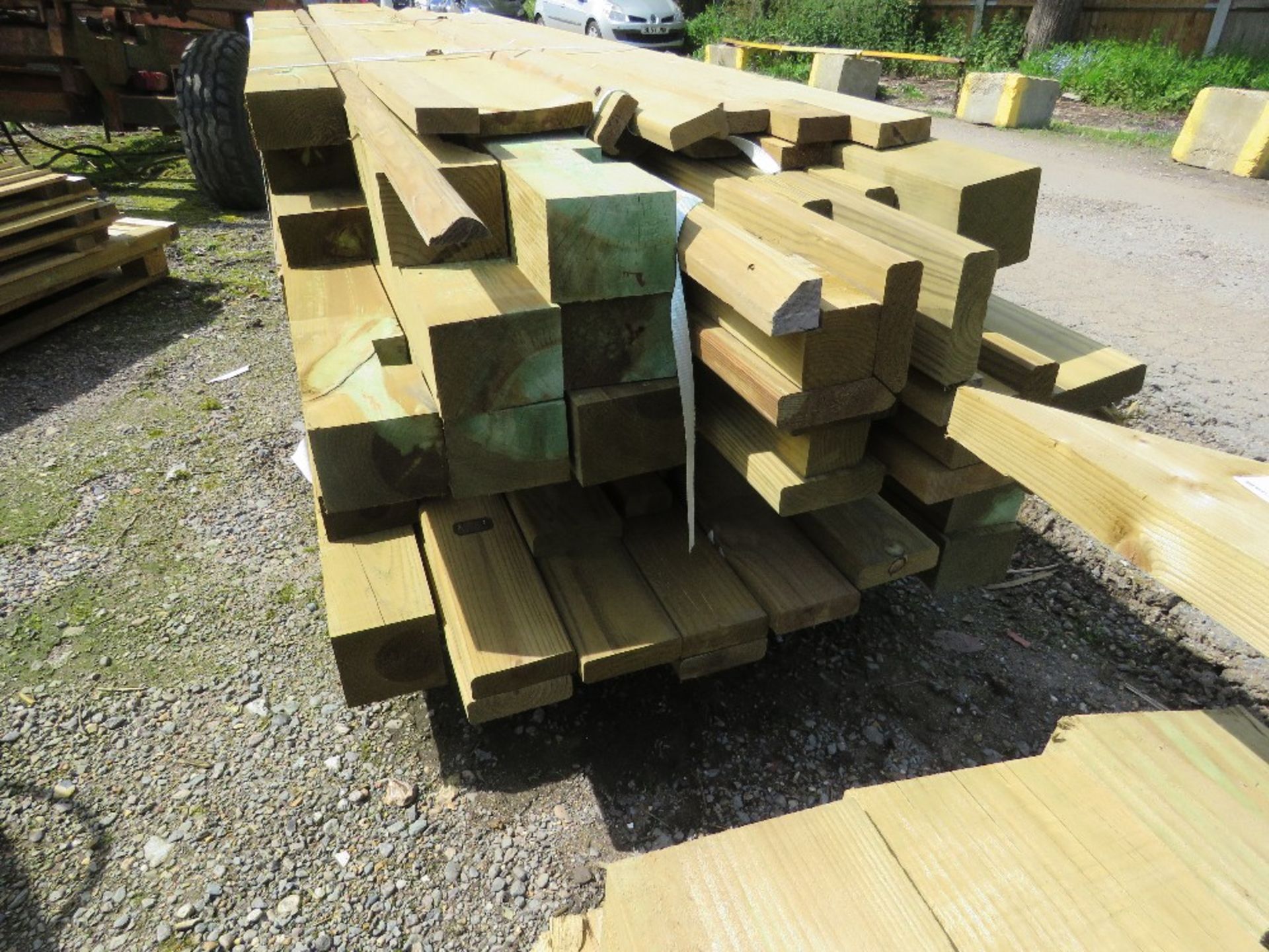 2 X BUNDLES OF TREATED FENCING TIMBERS, POSTS AND BOARDS AS SHOWN, 7-10FT LENGTH APPROX. - Image 3 of 4