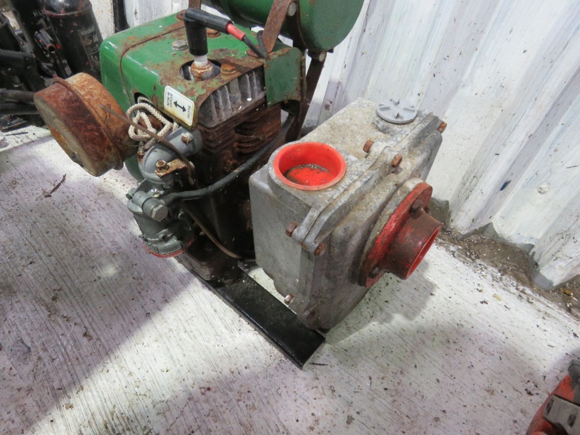 PETROL ENGINED WATER PUMP.....THIS LOT IS SOLD UNDER THE AUCTIONEERS MARGIN SCHEME, THEREFORE NO VAT - Image 2 of 4