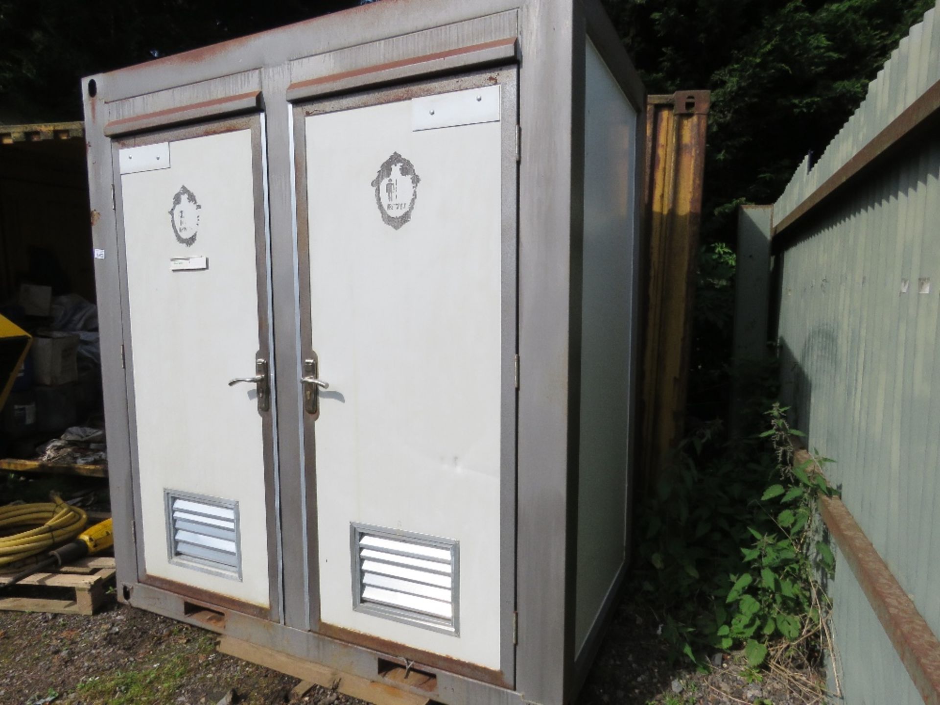 TWIN COMPARTMENT MAINS TOILET CABIN, 7FT X 4FT APPROX WITH ELECTRIC HOOK UP. ....THIS LOT IS SOLD UN - Image 2 of 14