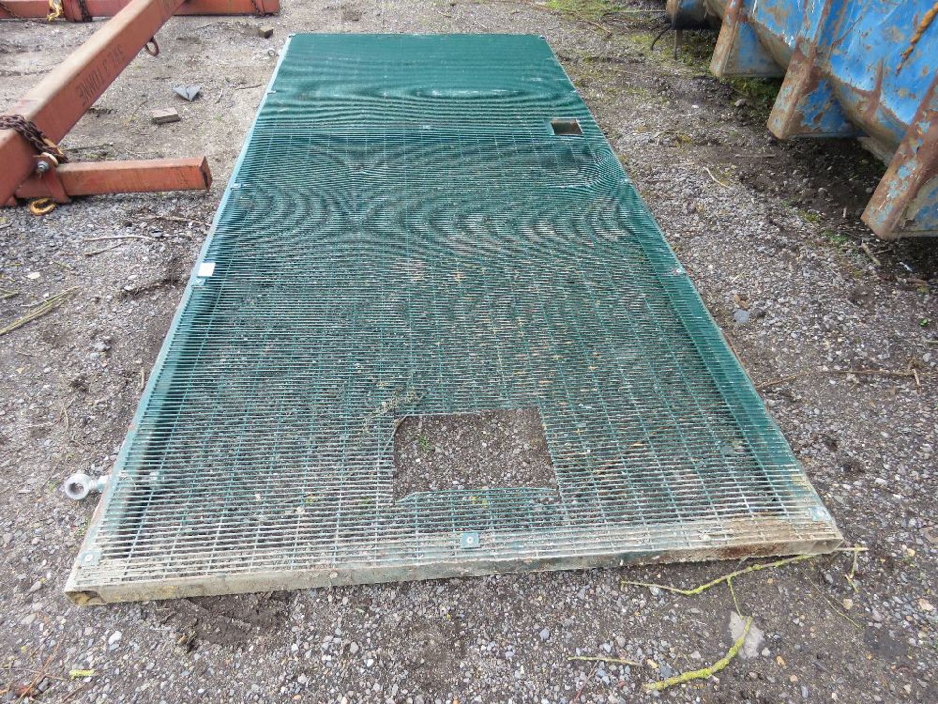 GREEN MESH SIDED GATE 5FT X 10FT6" APPROX.....THIS LOT IS SOLD UNDER THE AUCTIONEERS MARGIN SCHEME, - Bild 4 aus 4