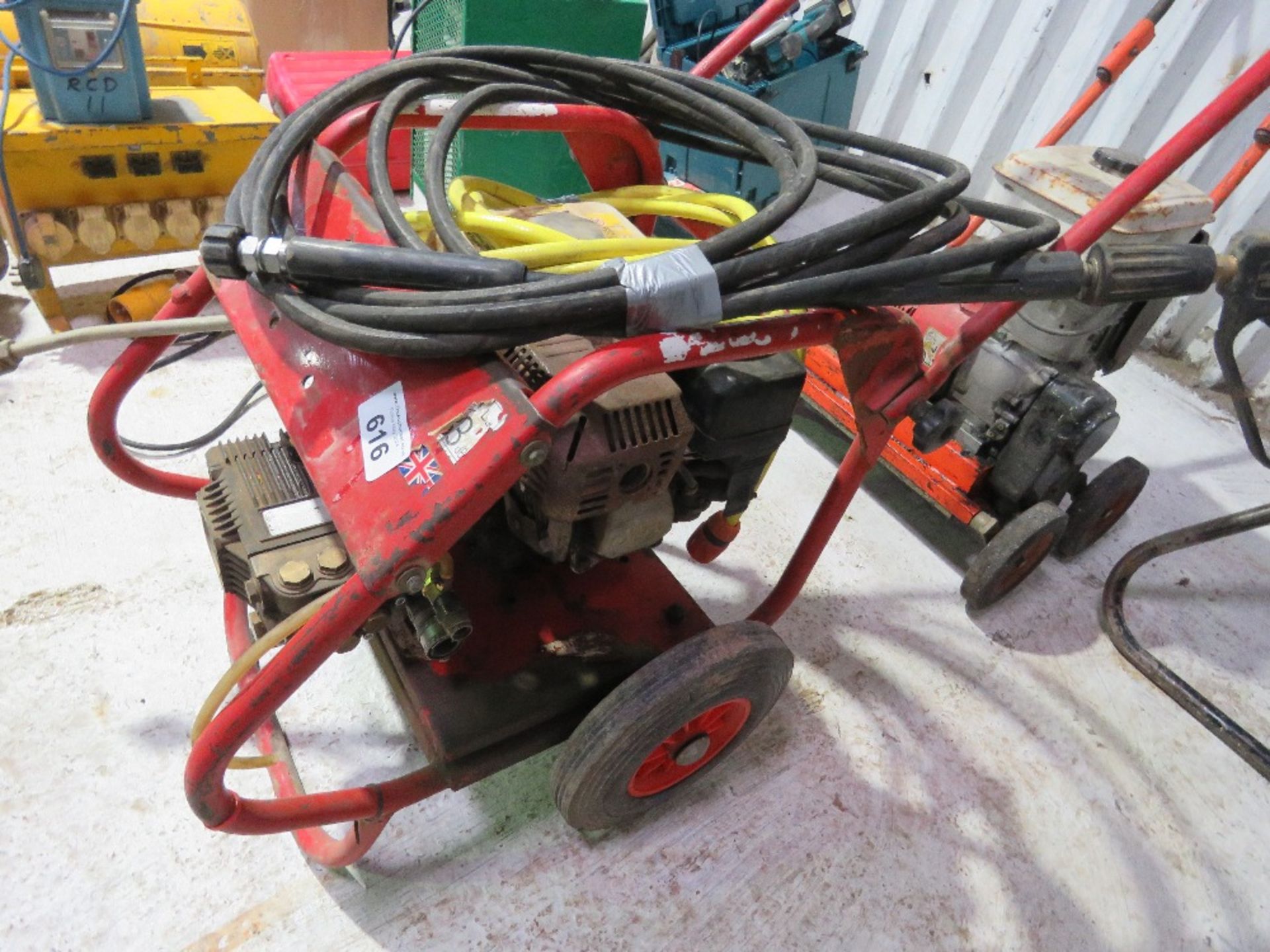 PETROL ENGINED PRESSURE WASHER WITH HOSE AND LANCE. - Image 4 of 6