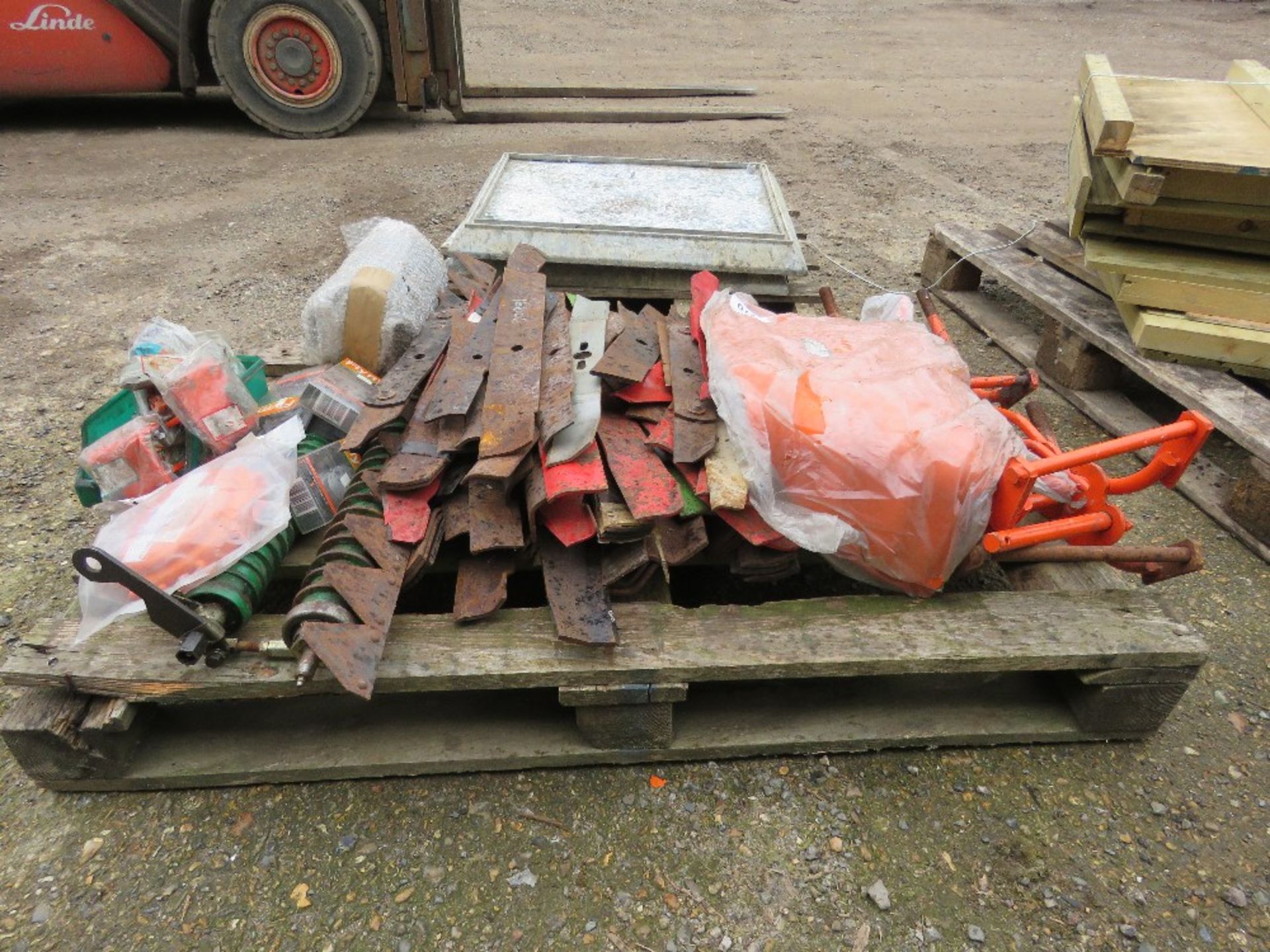 PALLET OF ASSORTED MOWER SPARES.....THIS LOT IS SOLD UNDER THE AUCTIONEERS MARGIN SCHEME, THEREFORE - Image 3 of 4