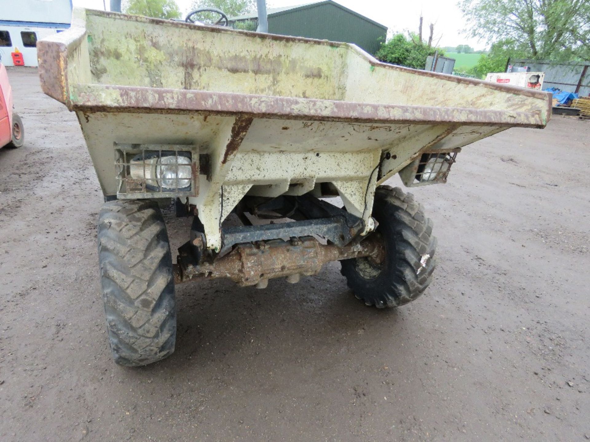 BENFORD TEREX DT030S 3 TONNE STRIGHT TIP DUMPER, YEAR 2008 BUILD, KUBOTA ENGINE. SN:SLBKNN00E805FR18 - Image 2 of 12